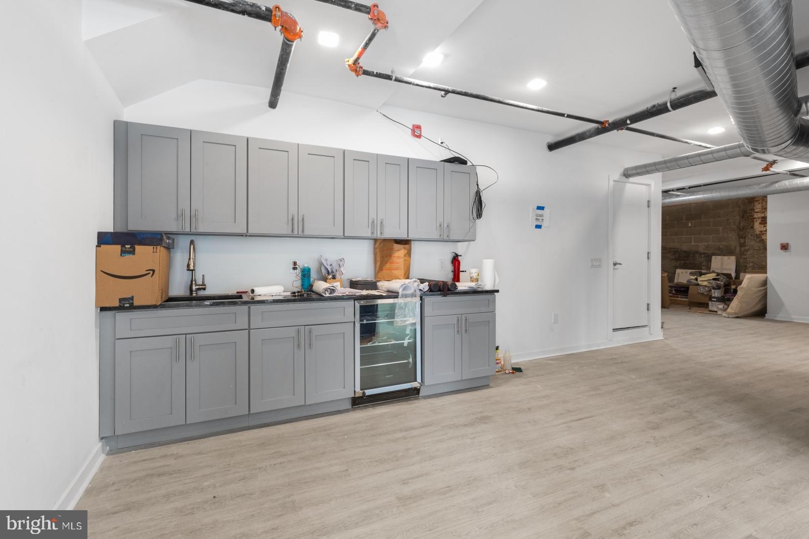 PASSYUNK SQUARE - Commercial Lease