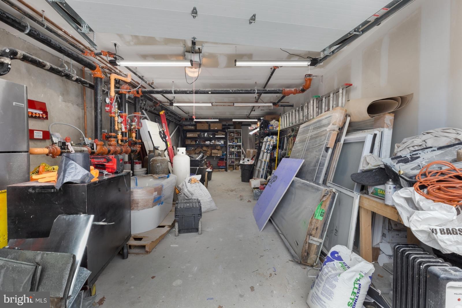 PASSYUNK SQUARE - Commercial Lease