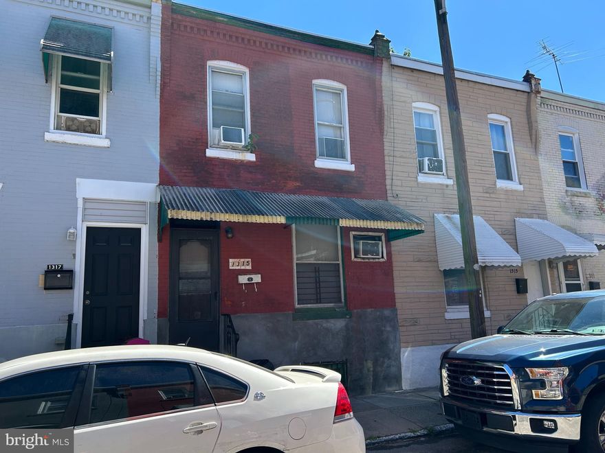 West Philadelphia, two bedroom one bath home.   Being sold in it's AS IS" condition.
Tenant occupied property.