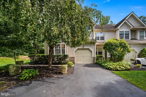 Townhouse For Sale - 148 Green Valley Cir<br/> Montgomery County, DRESHER, PA 19025