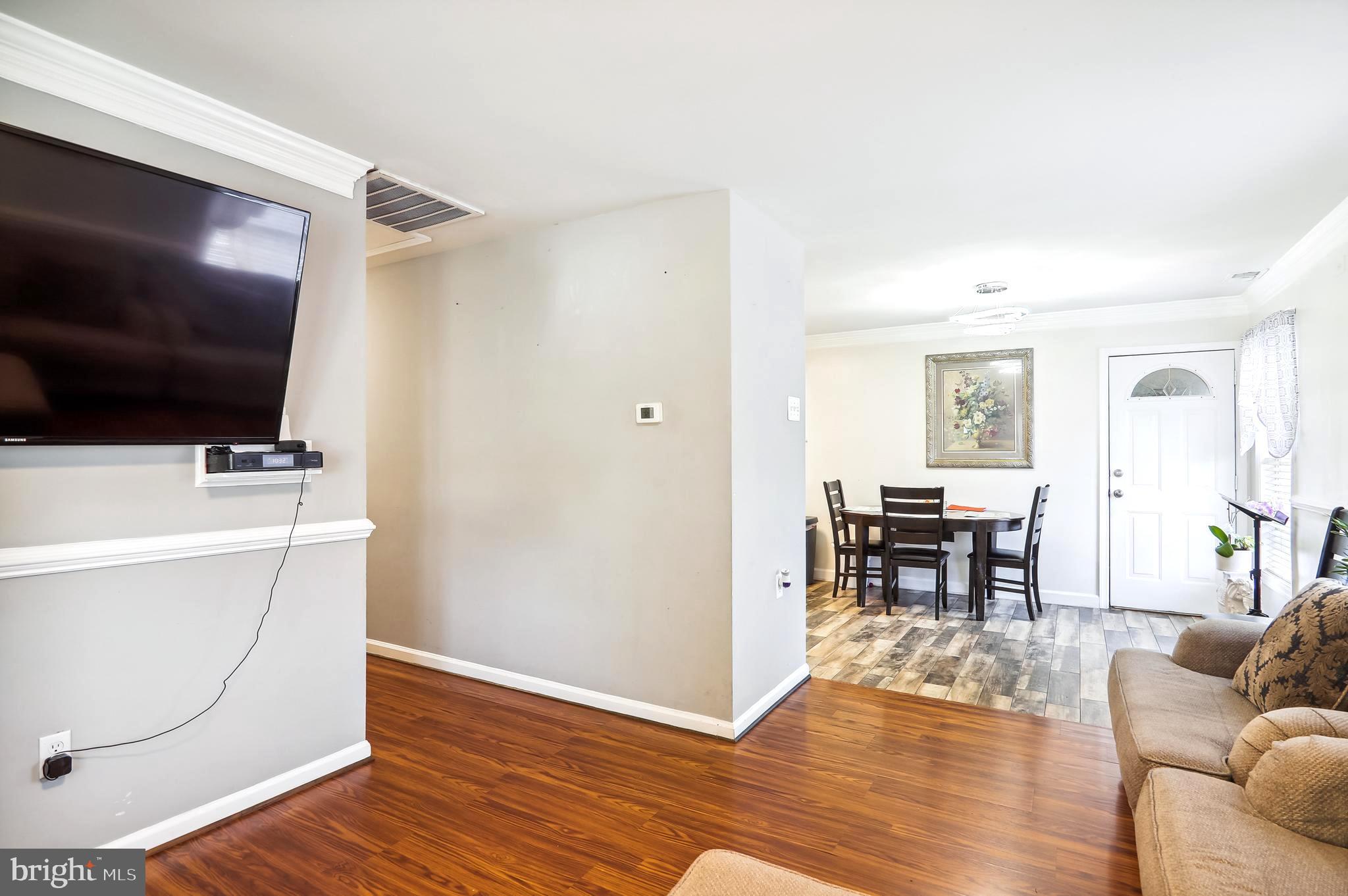 SOUTH LAWN - Residential