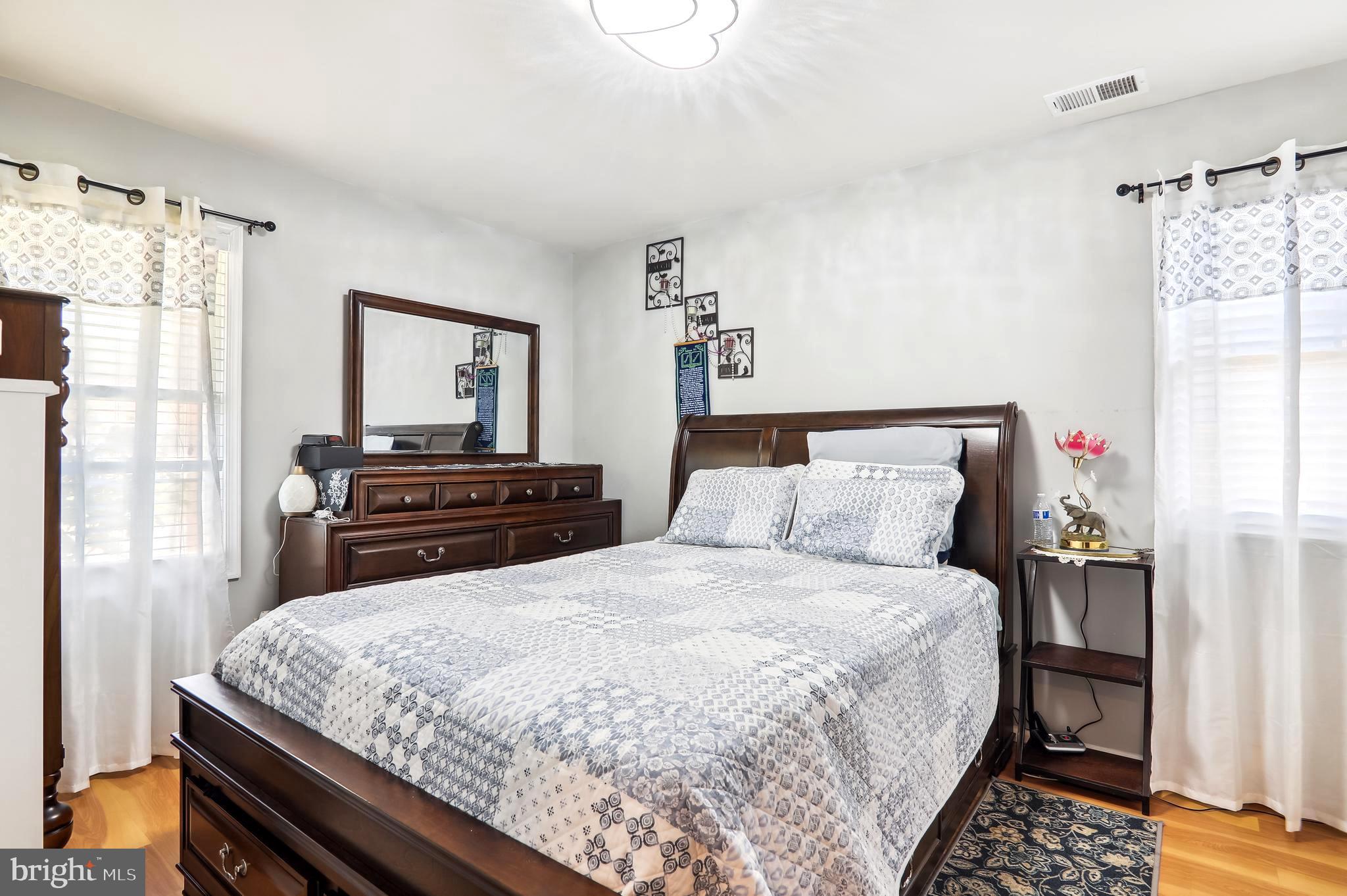 SOUTH LAWN - Residential