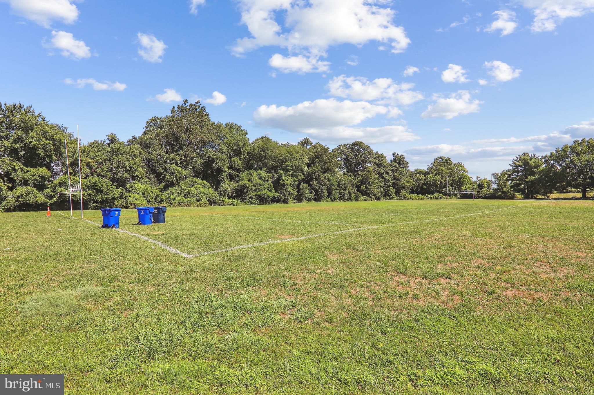 SOUTH LAWN - Residential