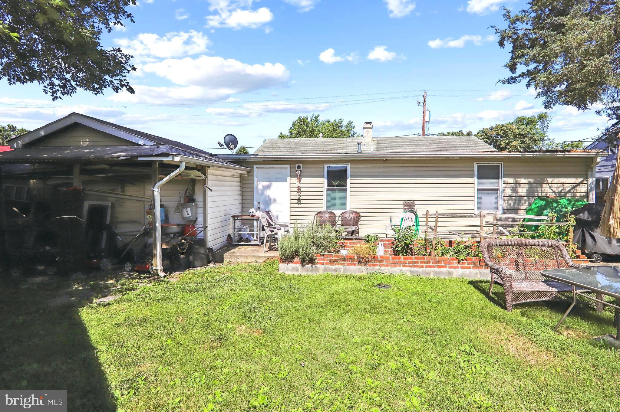 SOUTH LAWN - Residential