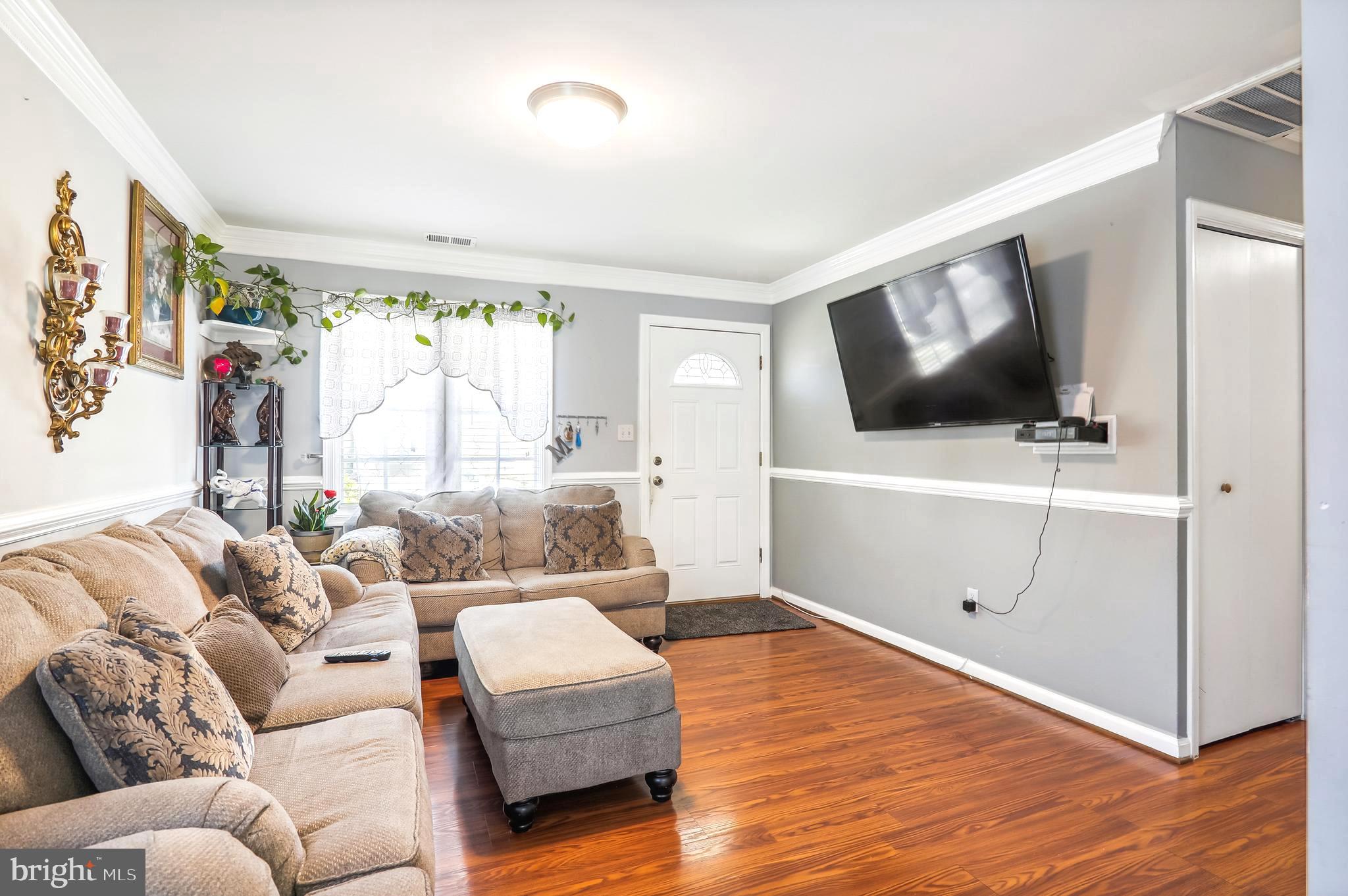 SOUTH LAWN - Residential