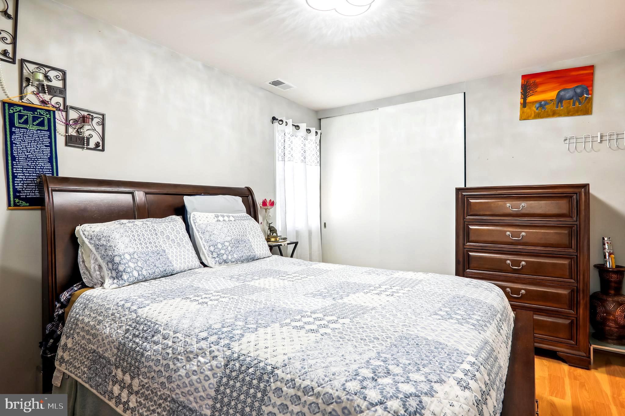 SOUTH LAWN - Residential