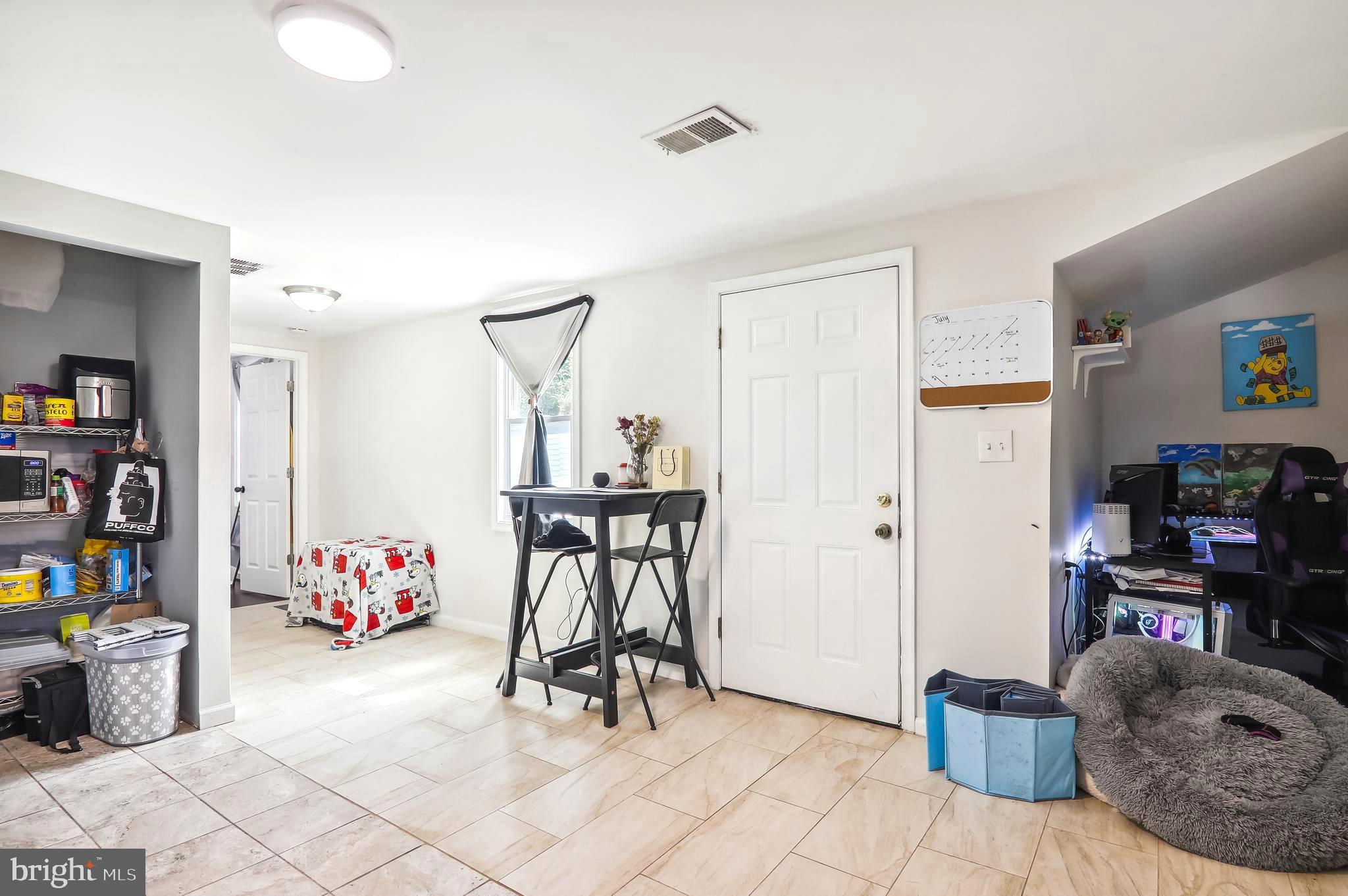 SOUTH LAWN - Residential