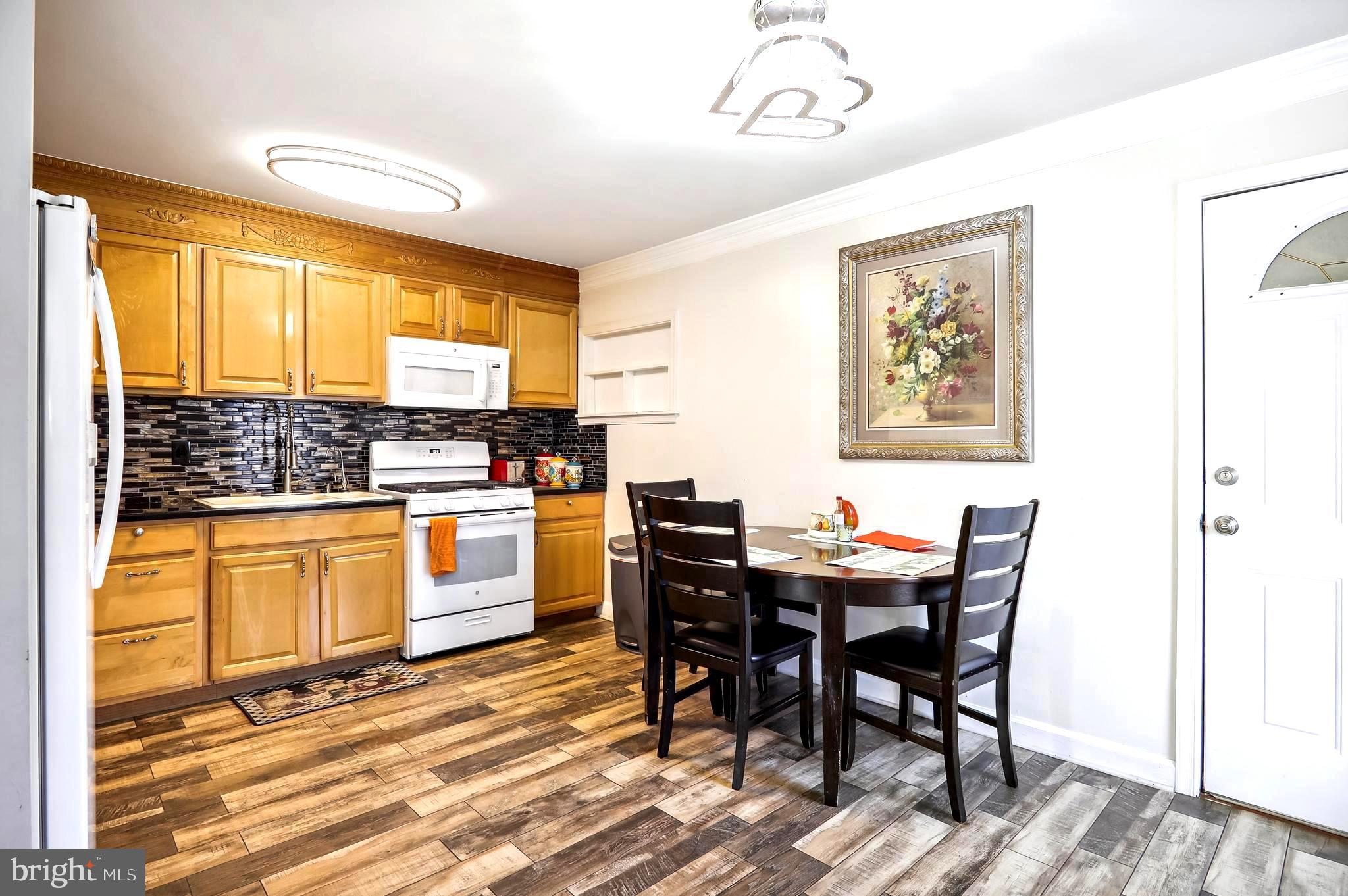 SOUTH LAWN - Residential