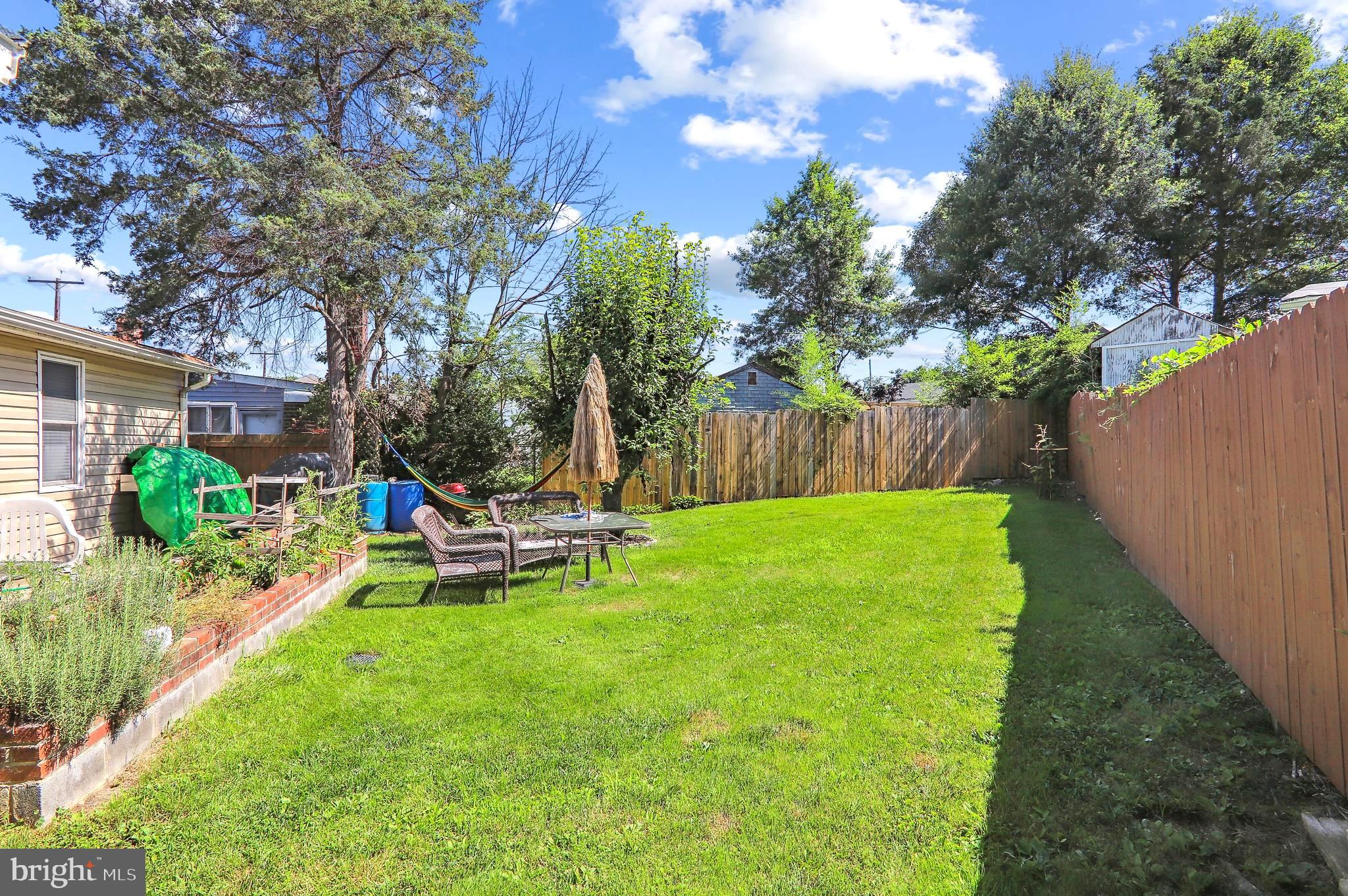 SOUTH LAWN - Residential