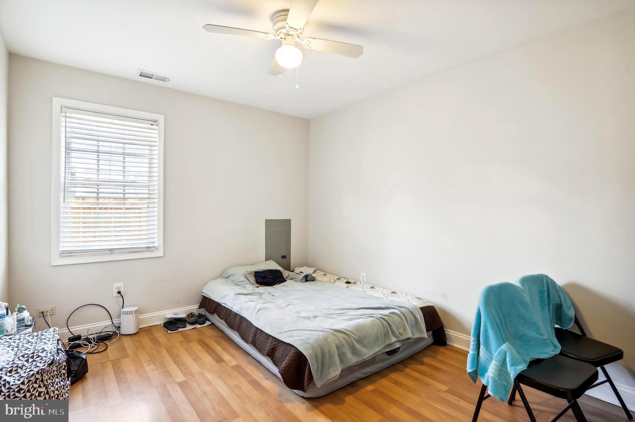 SOUTH LAWN - Residential