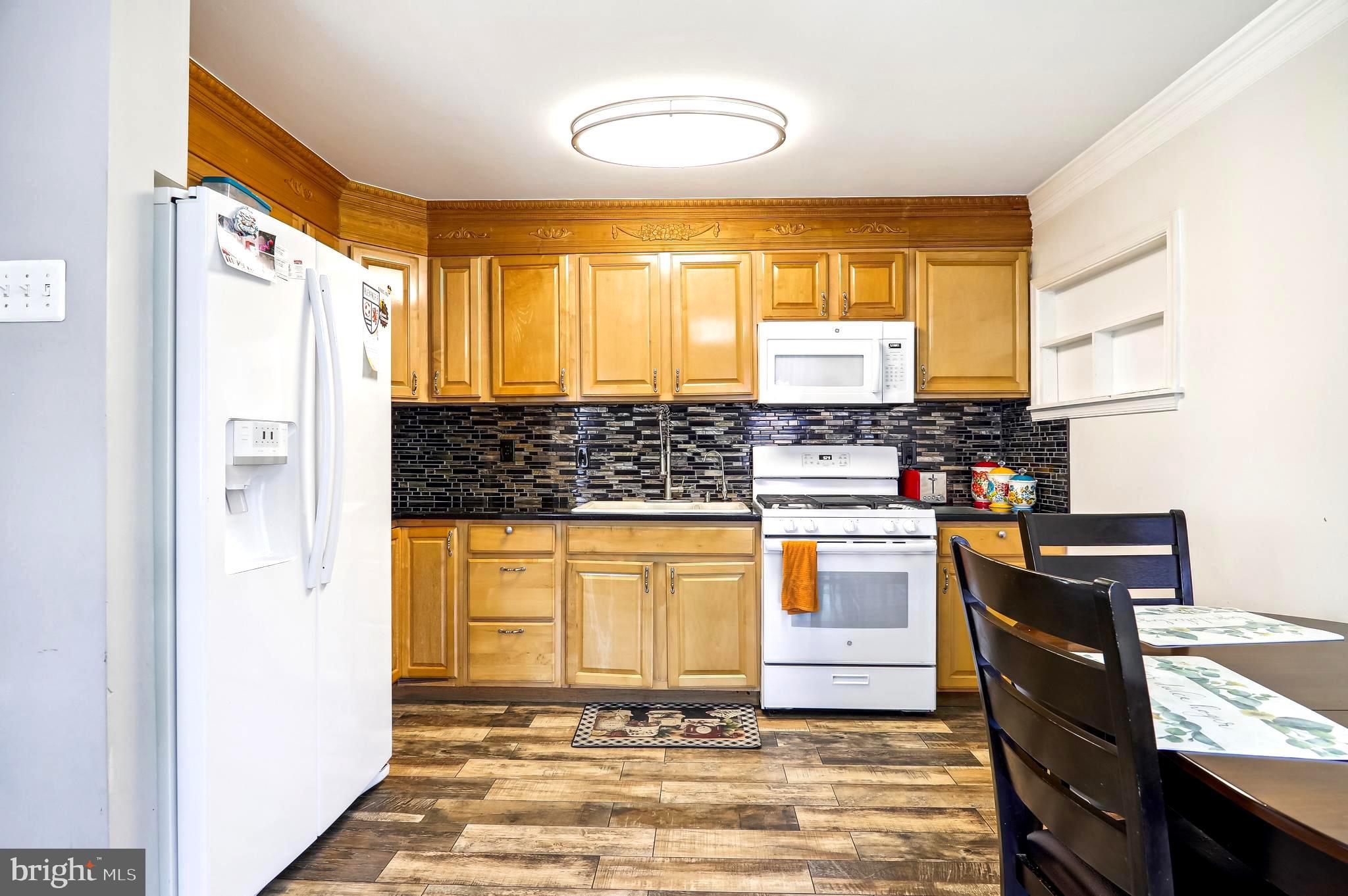 SOUTH LAWN - Residential