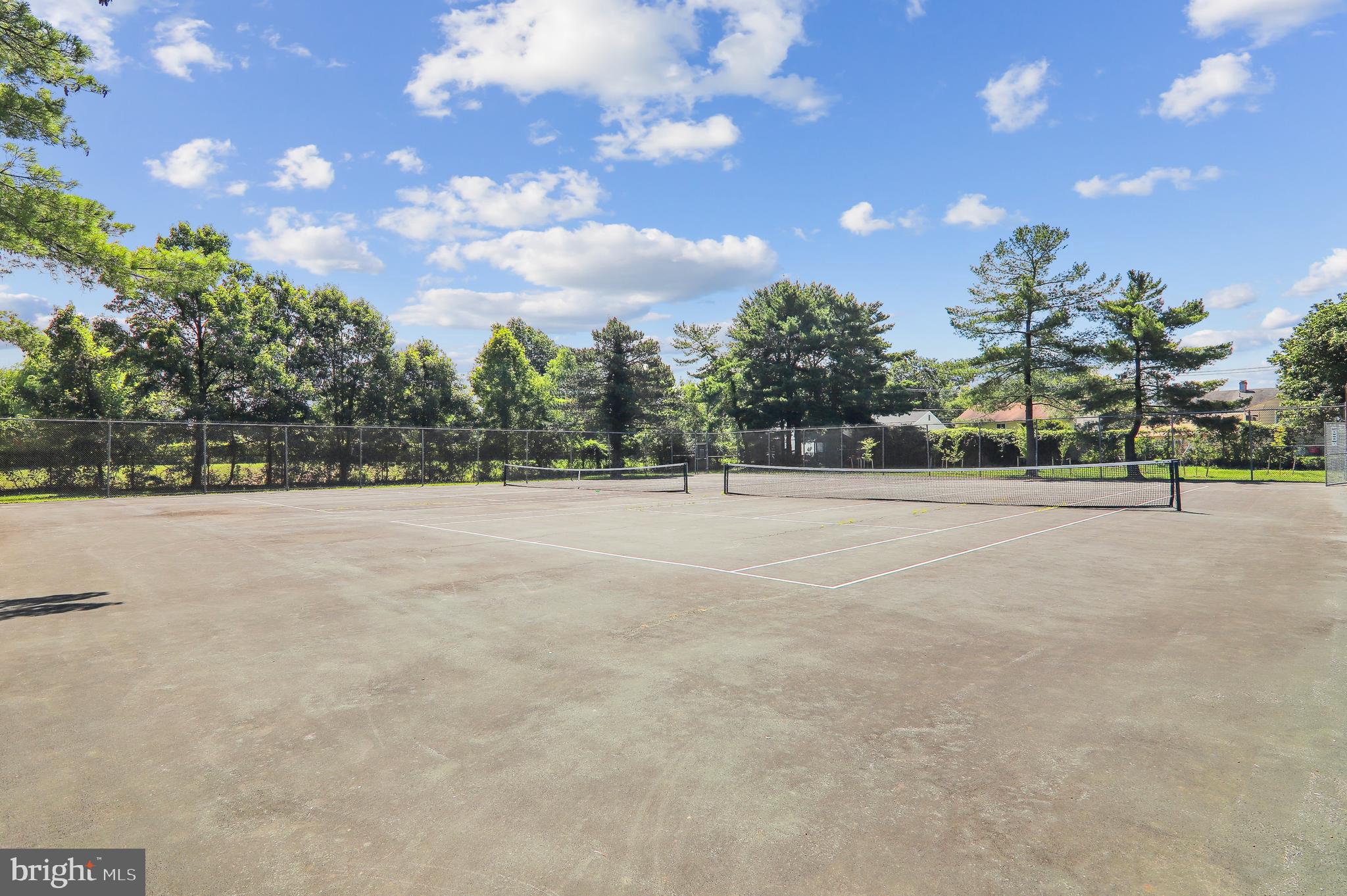 SOUTH LAWN - Residential