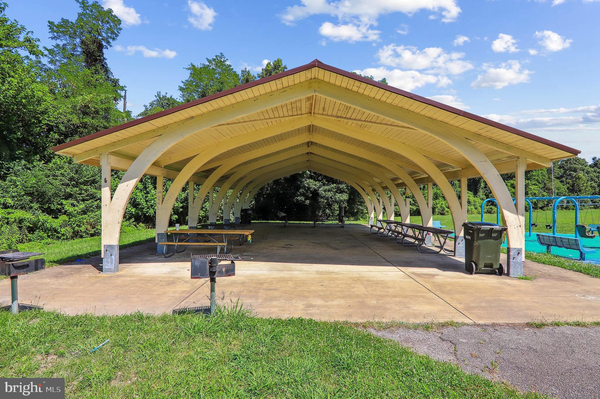 SOUTH LAWN - Residential