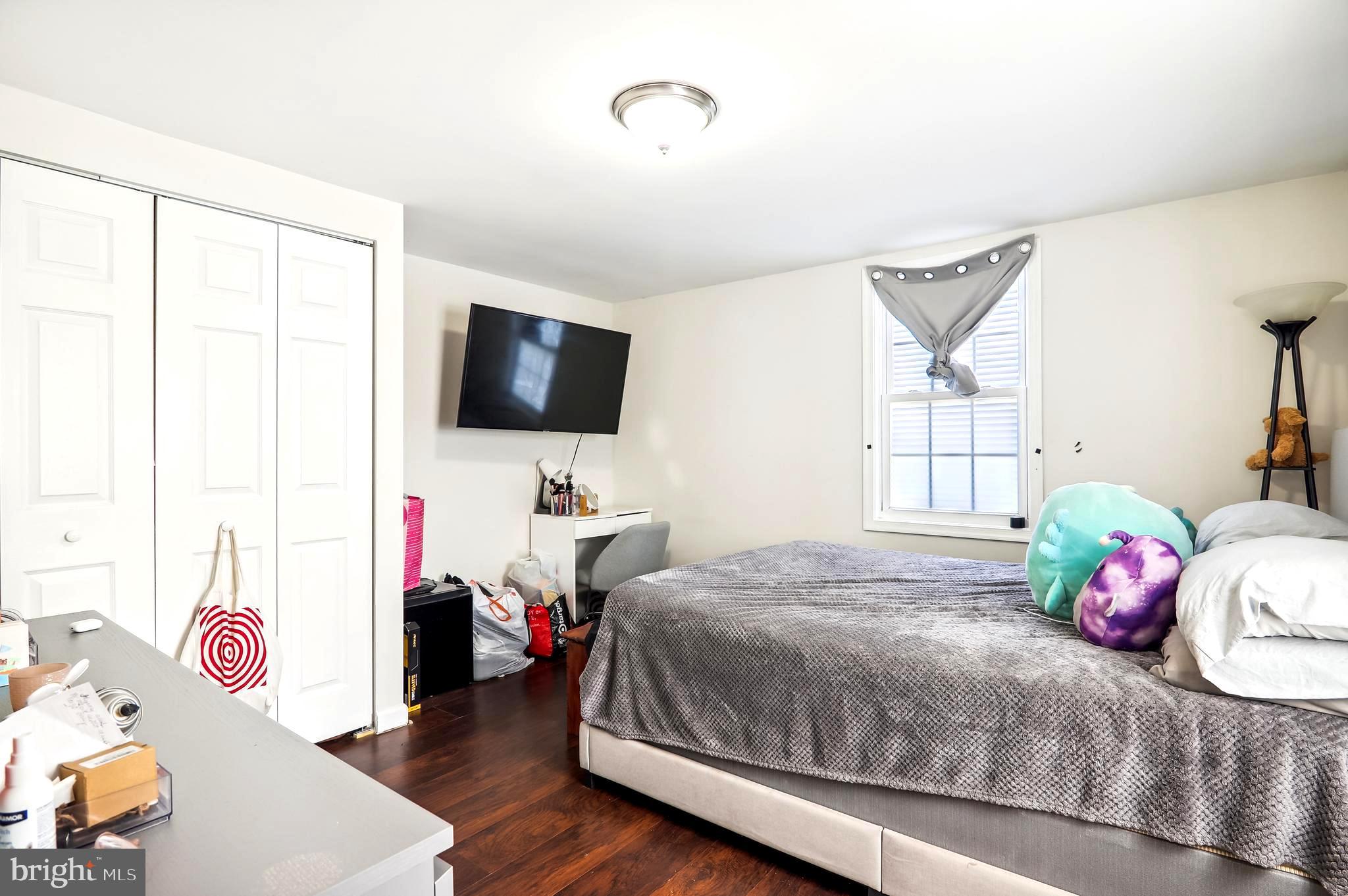 SOUTH LAWN - Residential