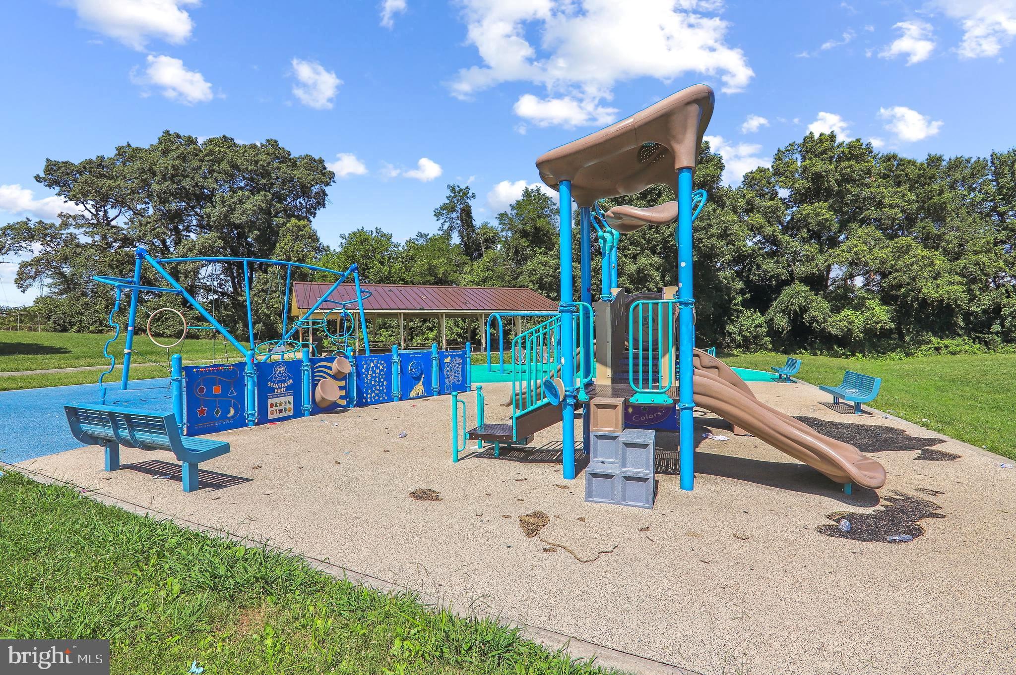 SOUTH LAWN - Residential