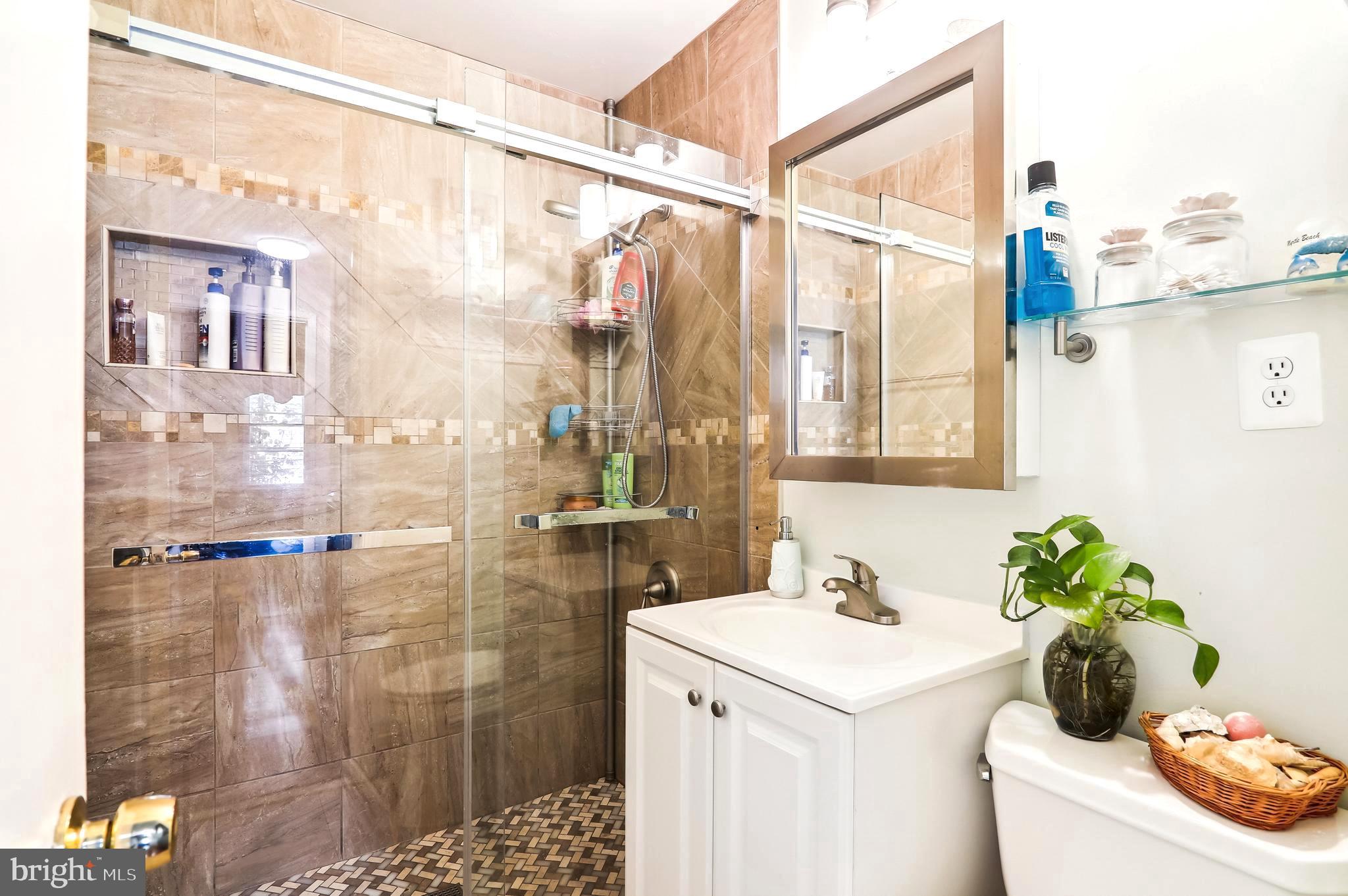 SOUTH LAWN - Residential