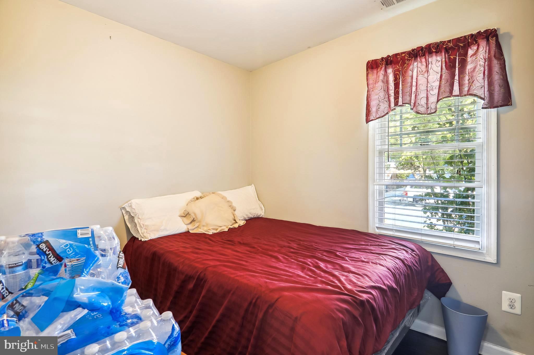 SOUTH LAWN - Residential