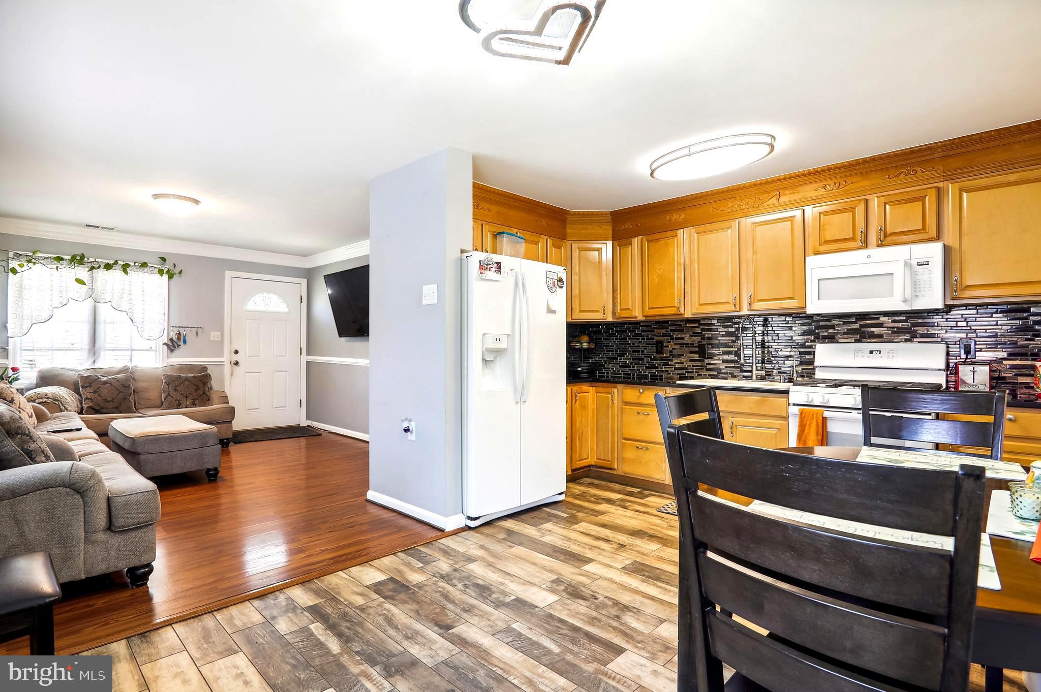 SOUTH LAWN - Residential