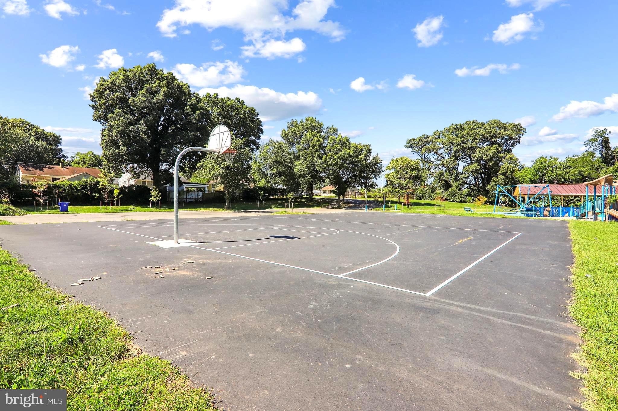 SOUTH LAWN - Residential