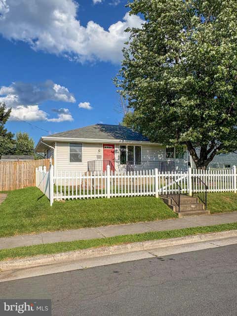 Photo of 231 Manassas Avenue, FRONT ROYAL, VA 22630 (MLS # VAWR2015366)