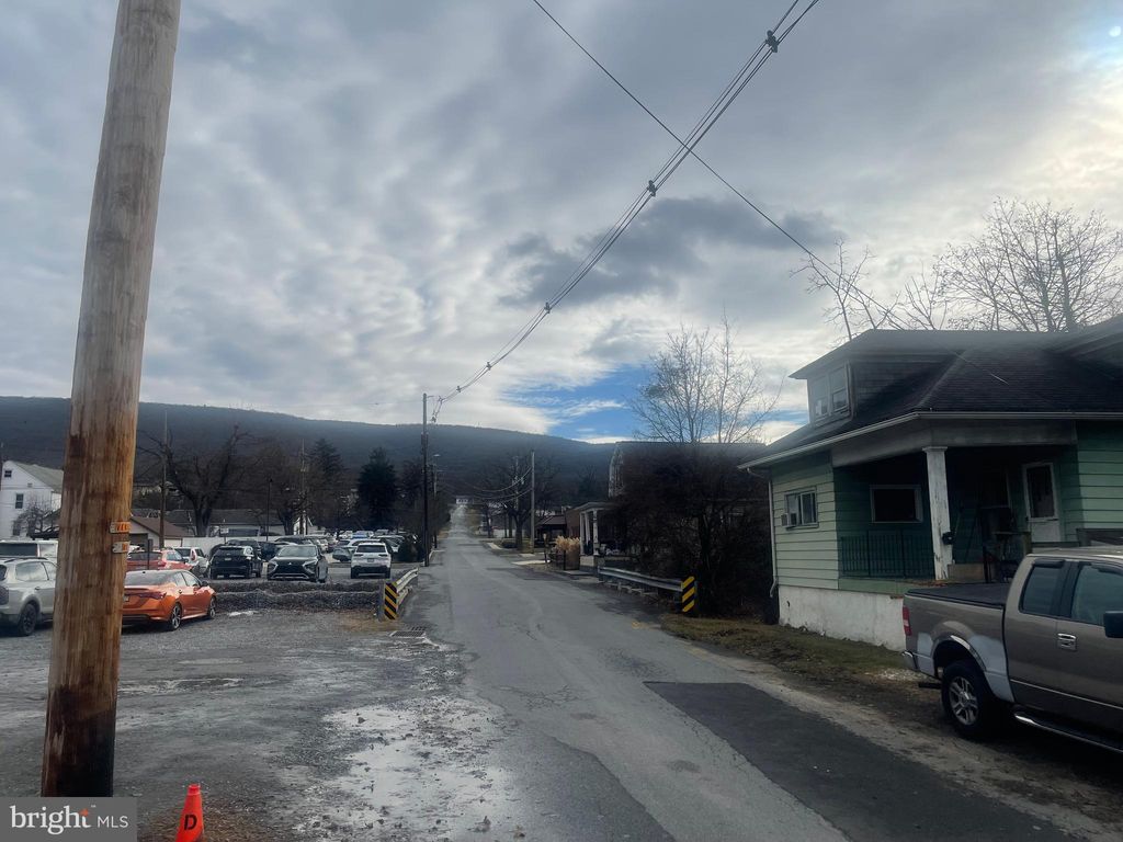 Photo of 811 Meadow St, ALTOONA, PA 16602 (MLS # PABR2015900)