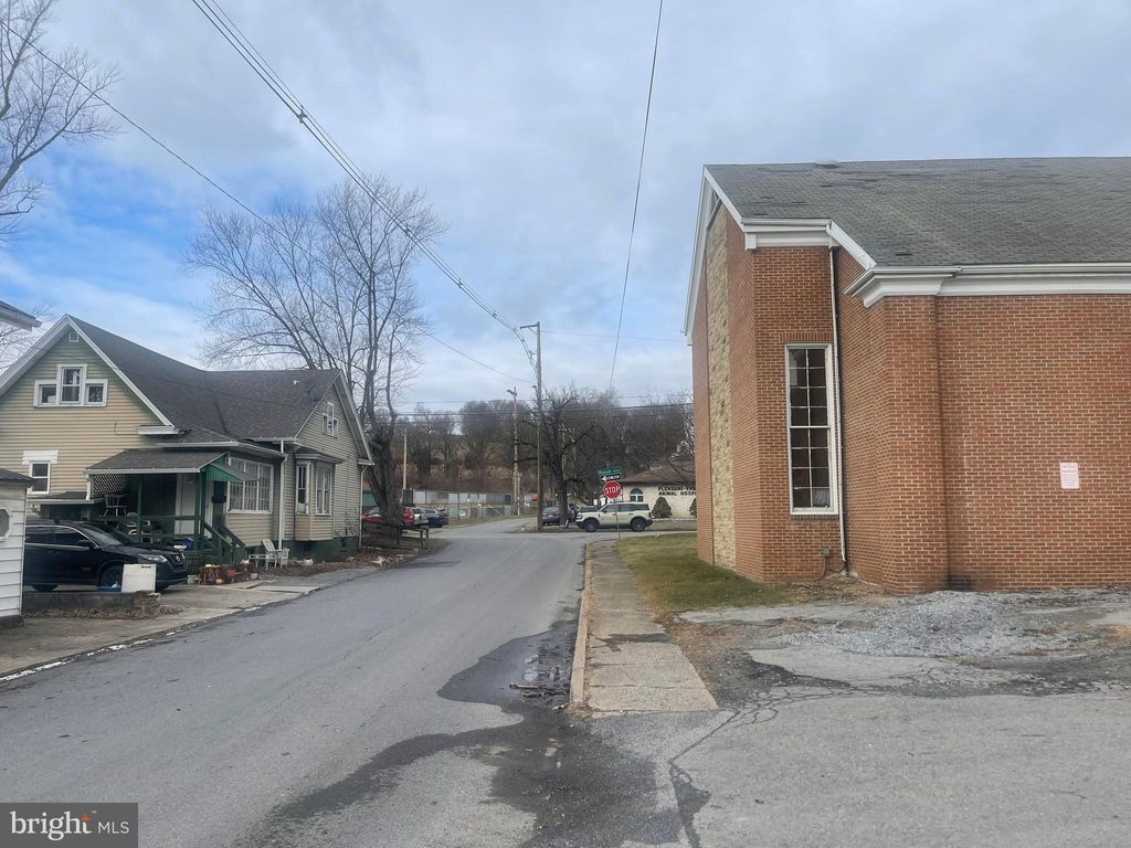 Photo of 811 Meadow St, ALTOONA, PA 16602 (MLS # PABR2015900)