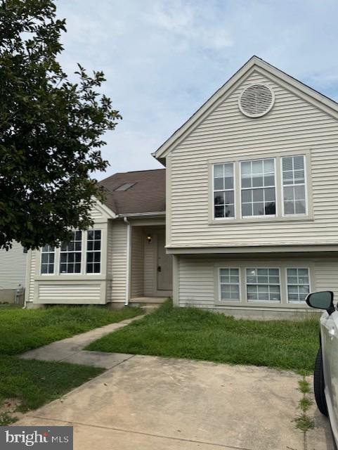 Rarely available rental with 3 Bedrooms, and 2 full bathrooms on main level, 4th bedroom & 3rd full bath on lower level. 2nd kitchen also located in lower level. Large deck off kitchen overlooking rear yard, 2 car parking pad, washer & dryer, and walkout lower-level rec room. Located in a quiet court location. Minimum credit score of 700 required.
