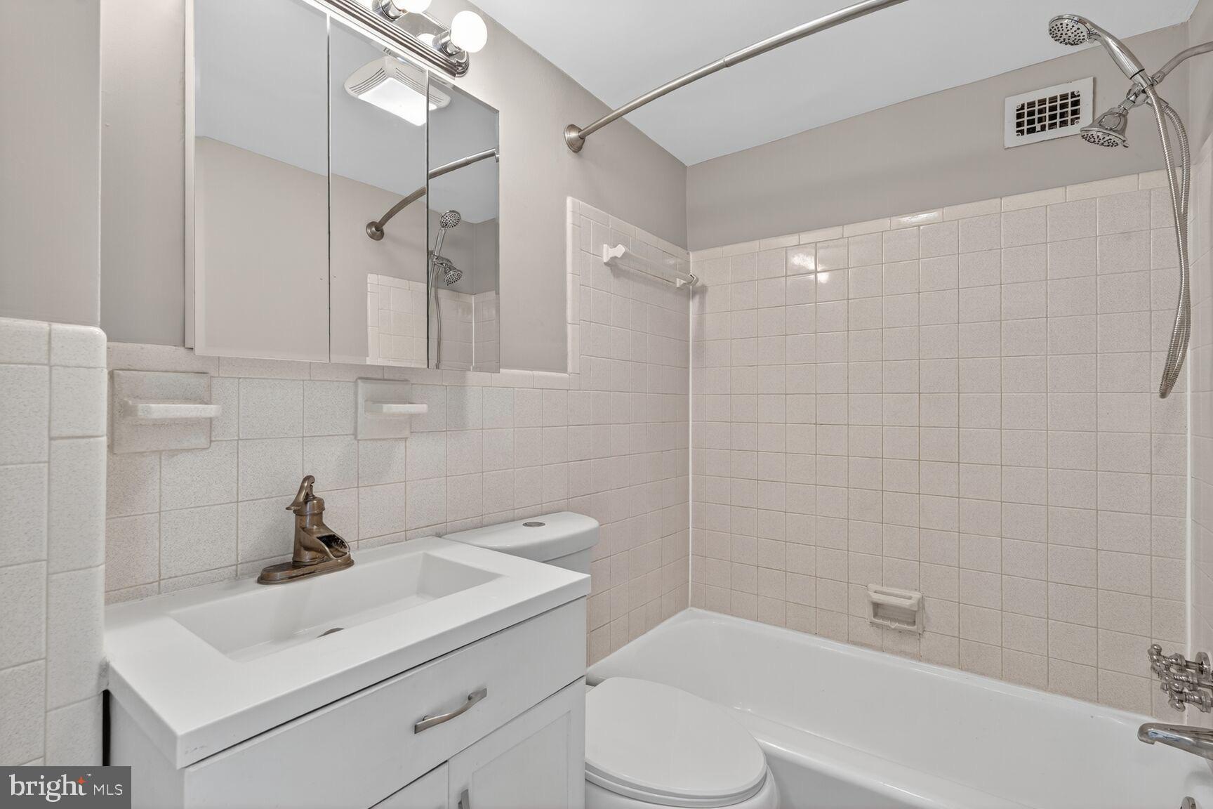 YORKTOWN CONDOMINIUM - Residential