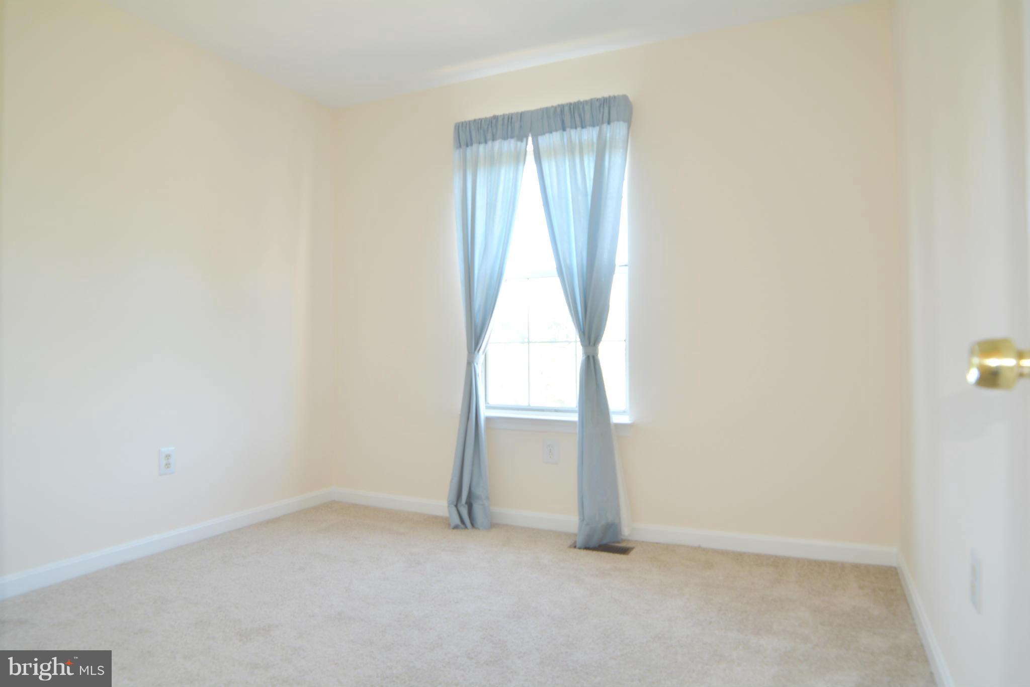 THE BLUFFS ELLICOTT MILL - Residential Lease
