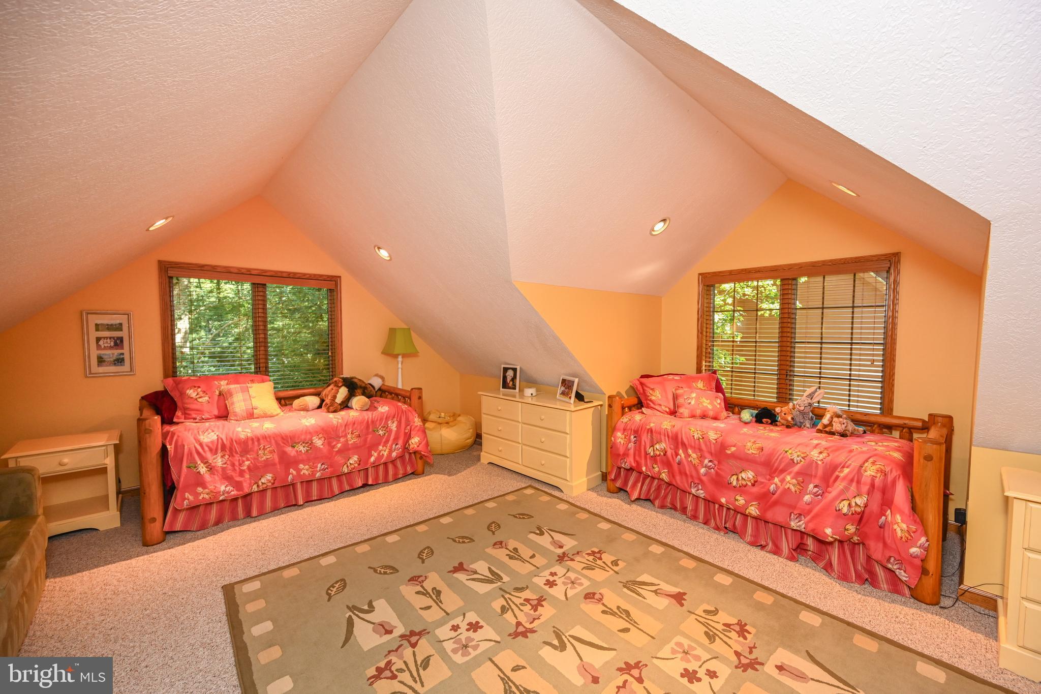 THOUSAND ACRES - Residential