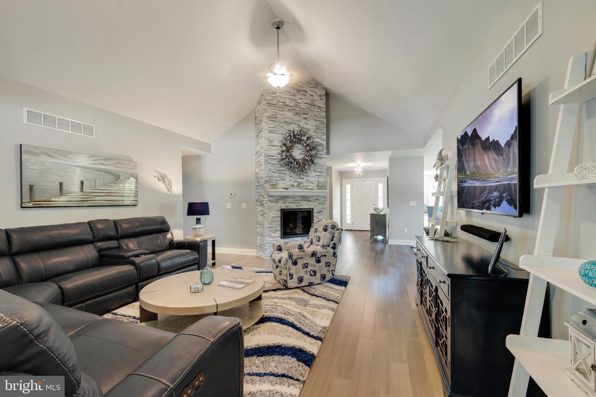 KINGSTOWNE MANOR - Residential