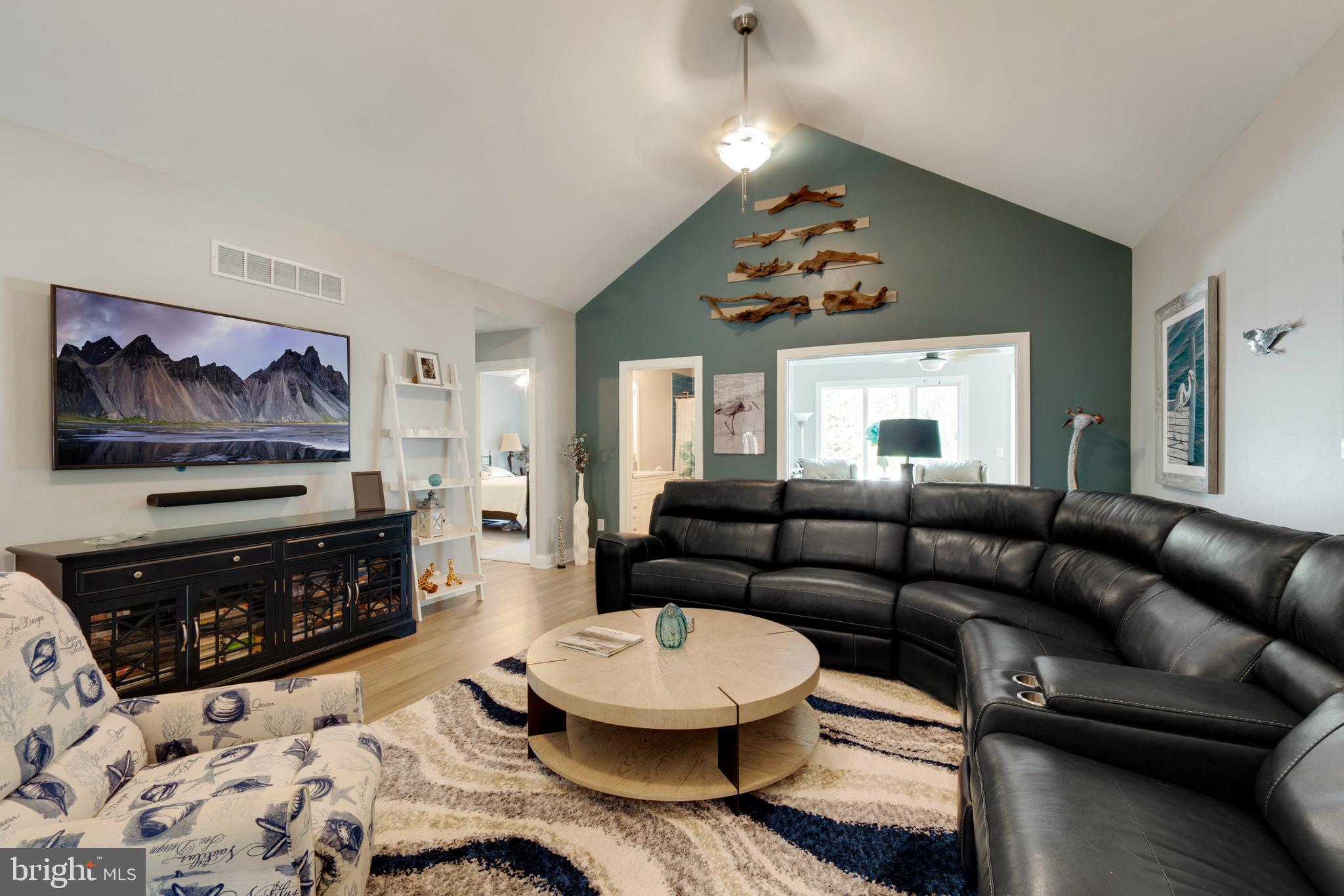 KINGSTOWNE MANOR - Residential