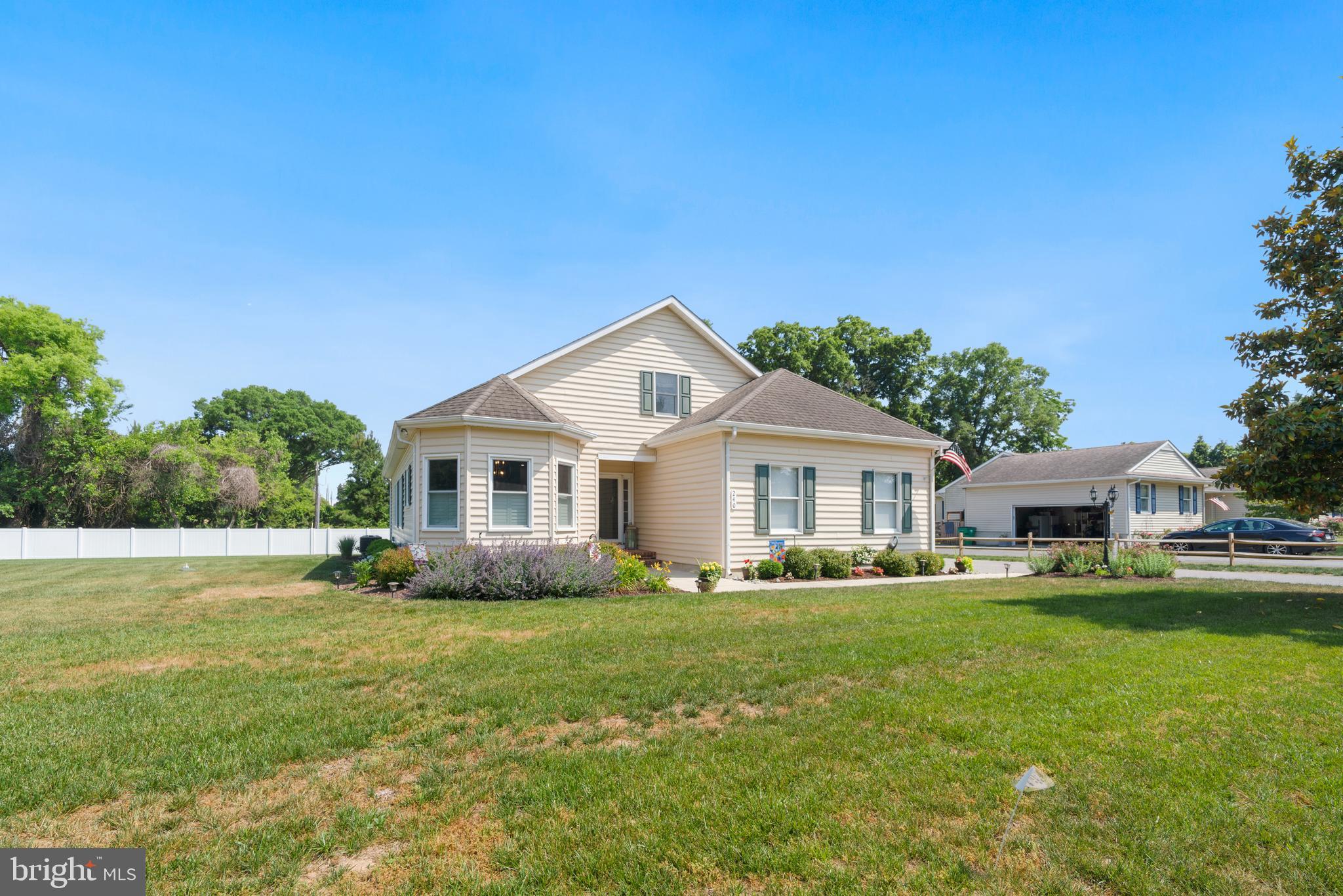 KINGSTOWNE MANOR - Residential