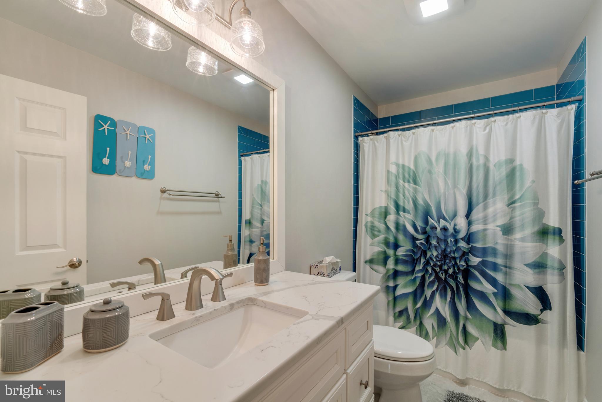 KINGSTOWNE MANOR - Residential