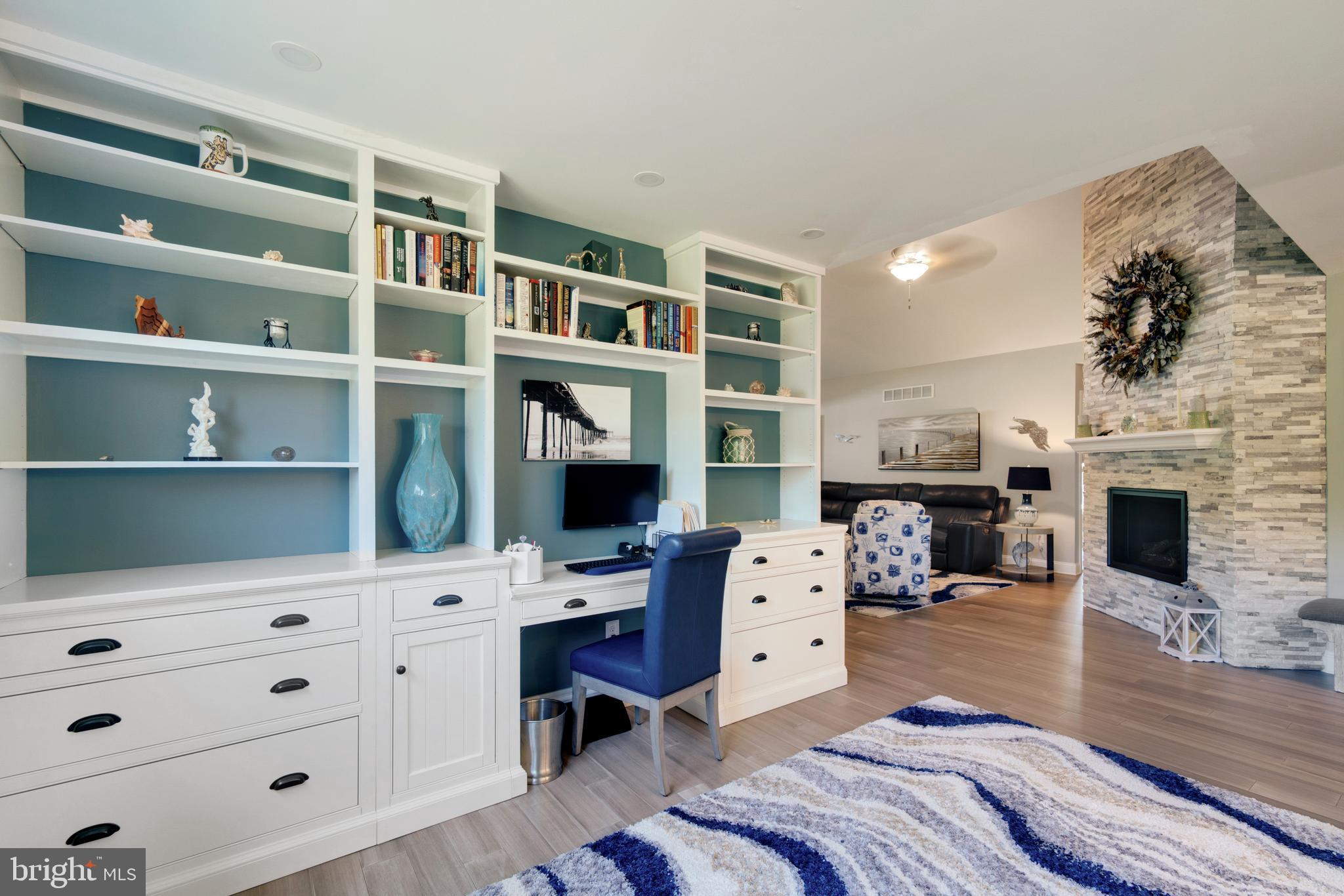 KINGSTOWNE MANOR - Residential