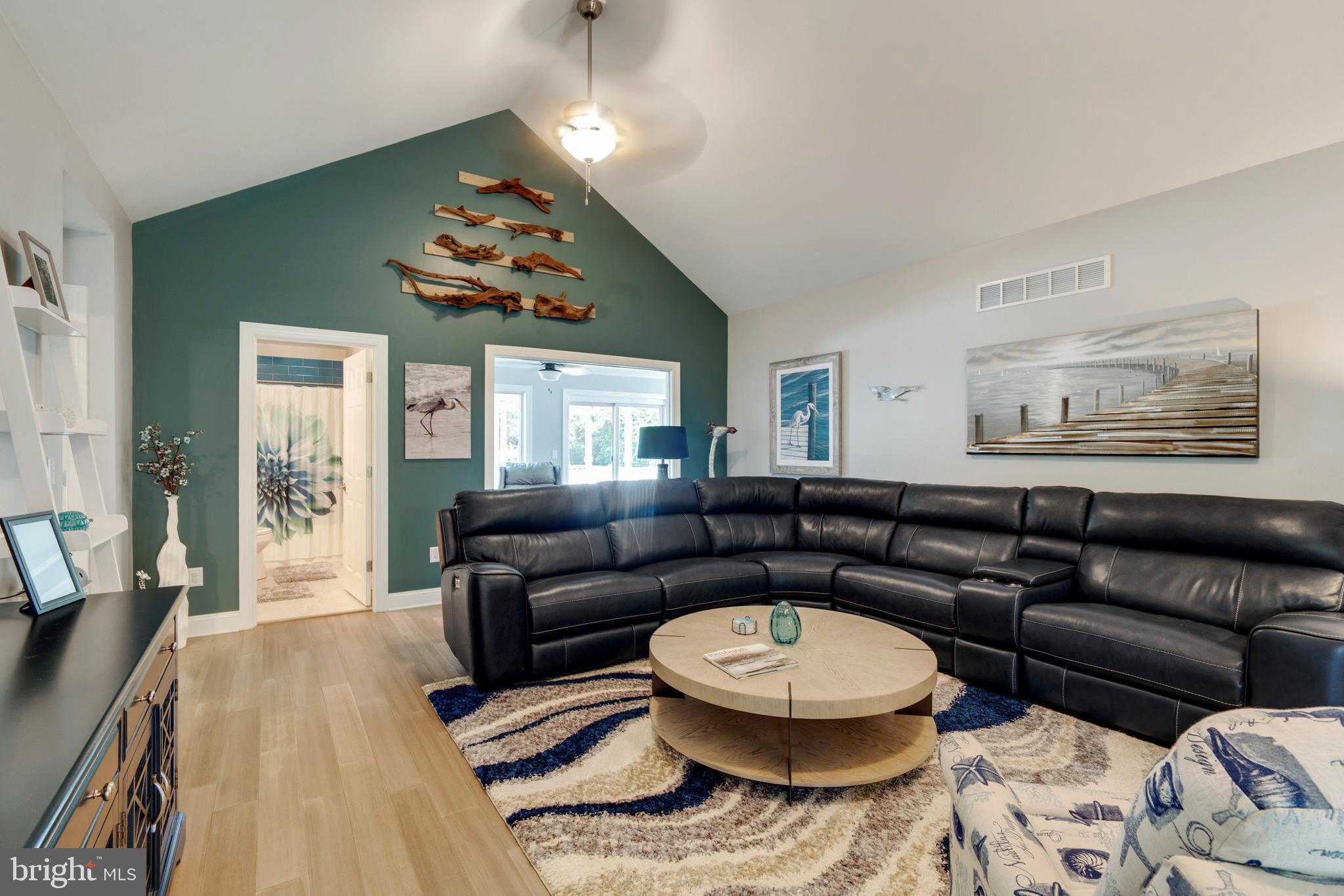 KINGSTOWNE MANOR - Residential