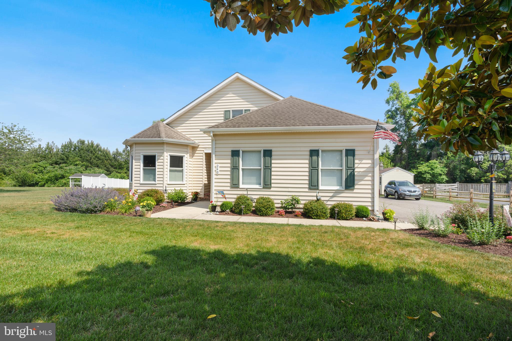 KINGSTOWNE MANOR - Residential