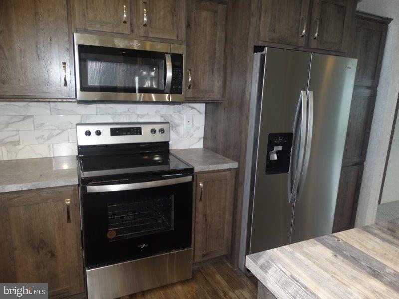 COLONIAL ESTATES - Residential