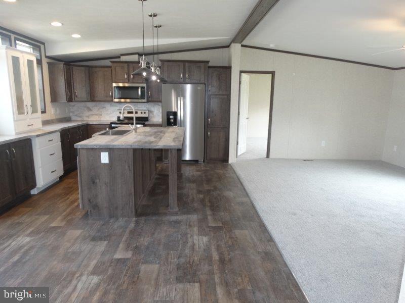 COLONIAL ESTATES - Residential