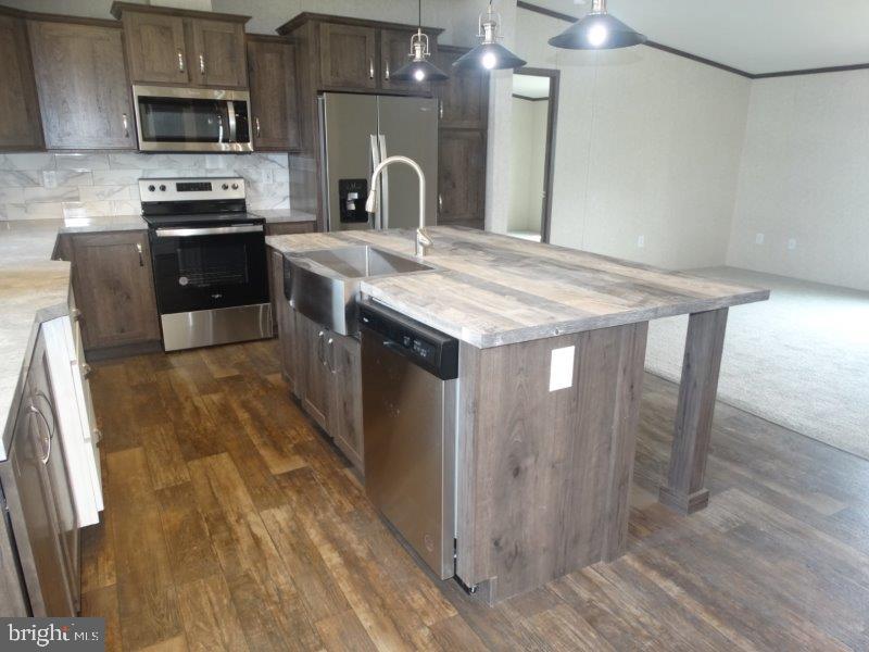 COLONIAL ESTATES - Residential