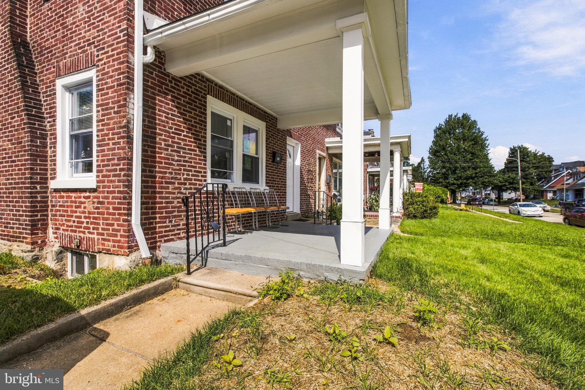 122 W MOWRY STREET