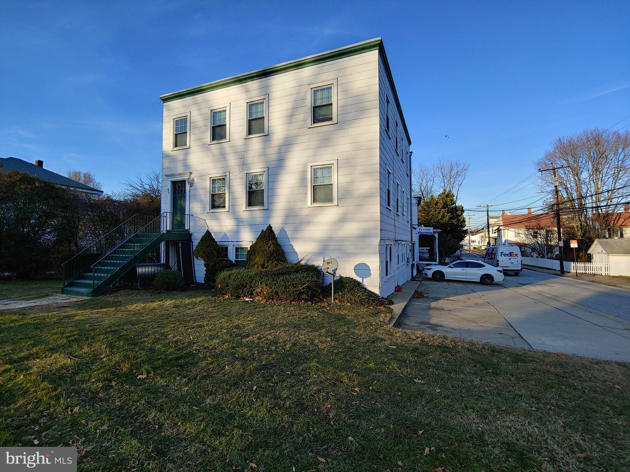 LAUREL - Residential Lease
