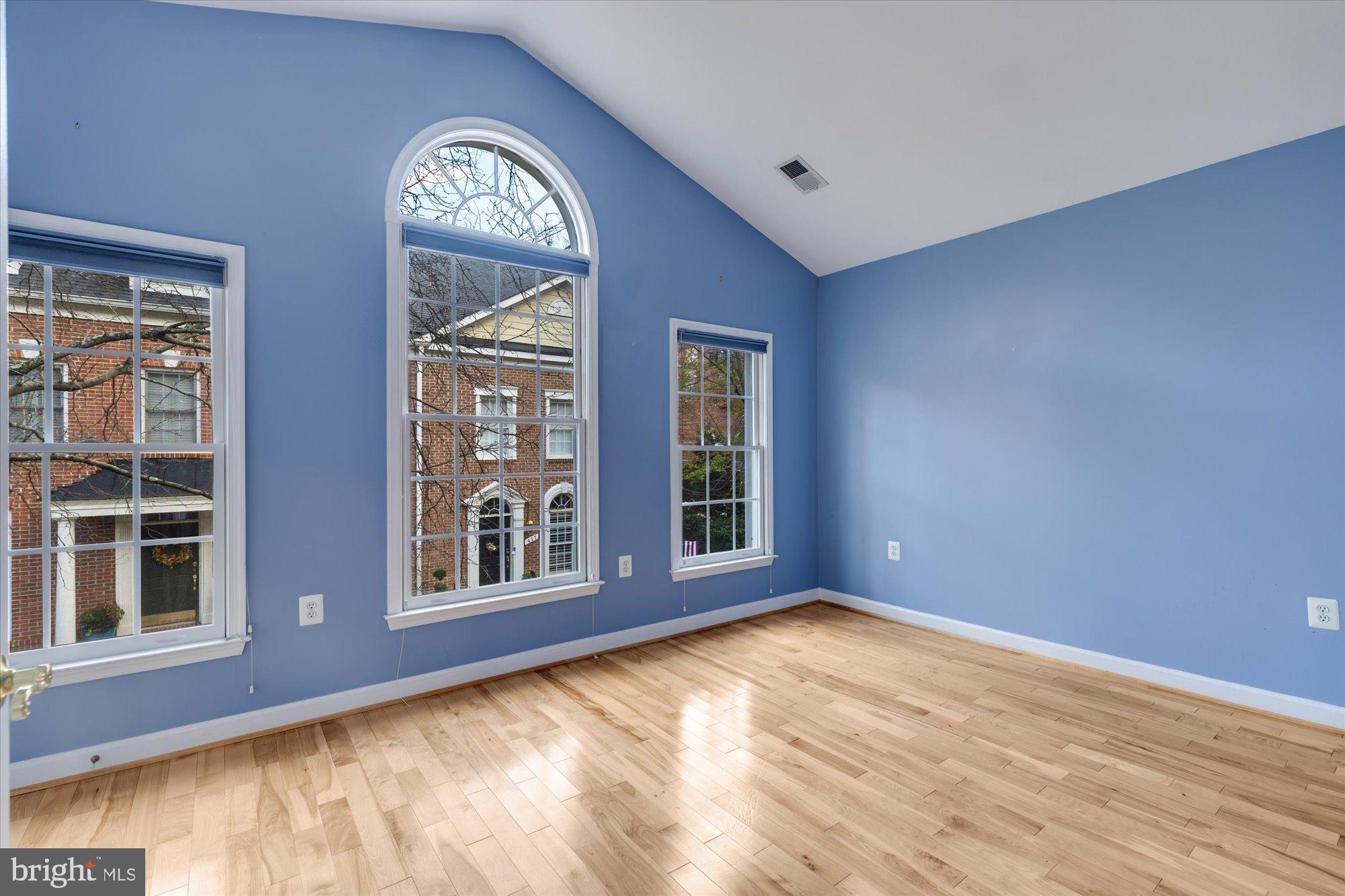 RILEY - Residential Lease