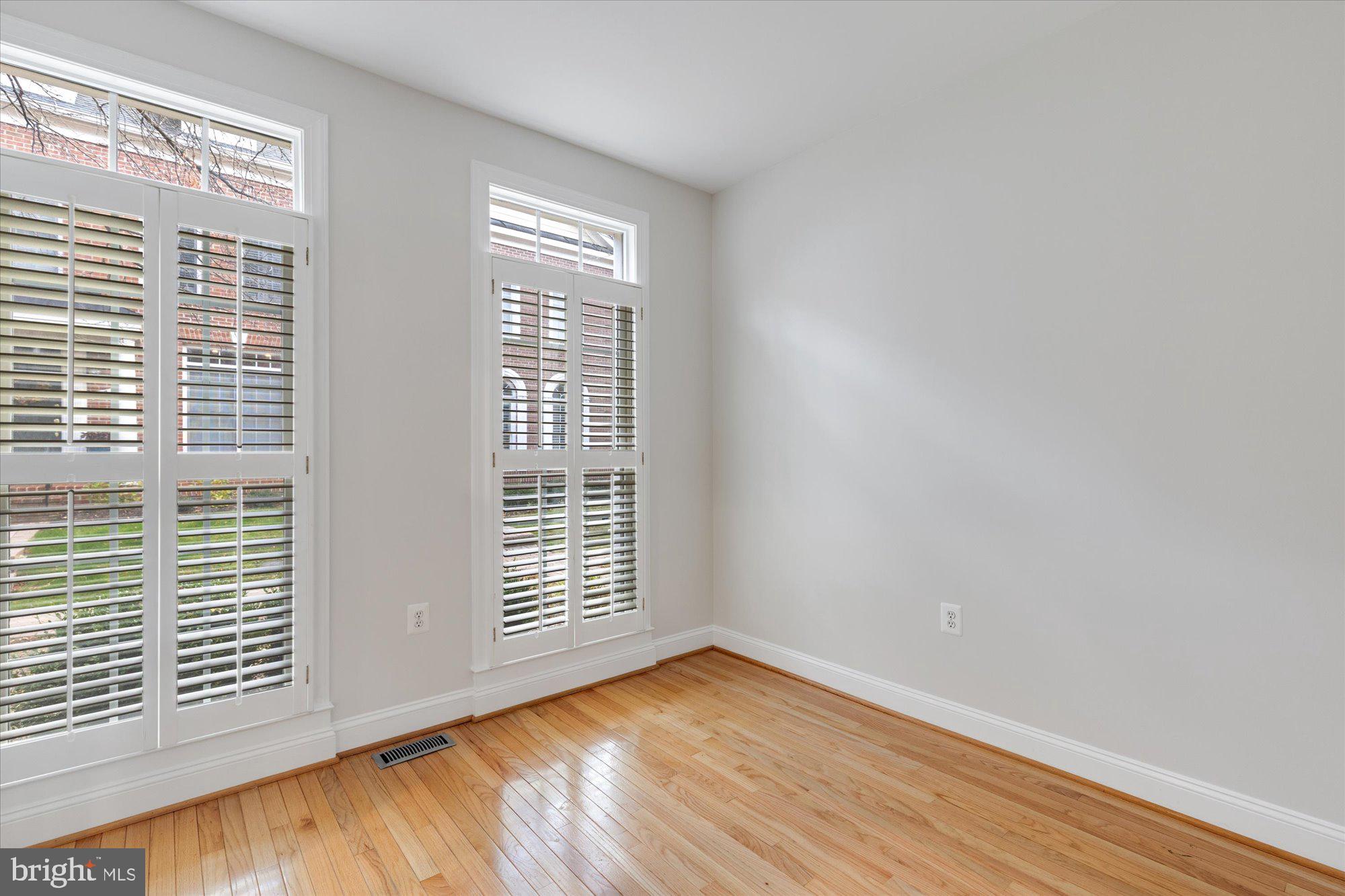 RILEY - Residential Lease