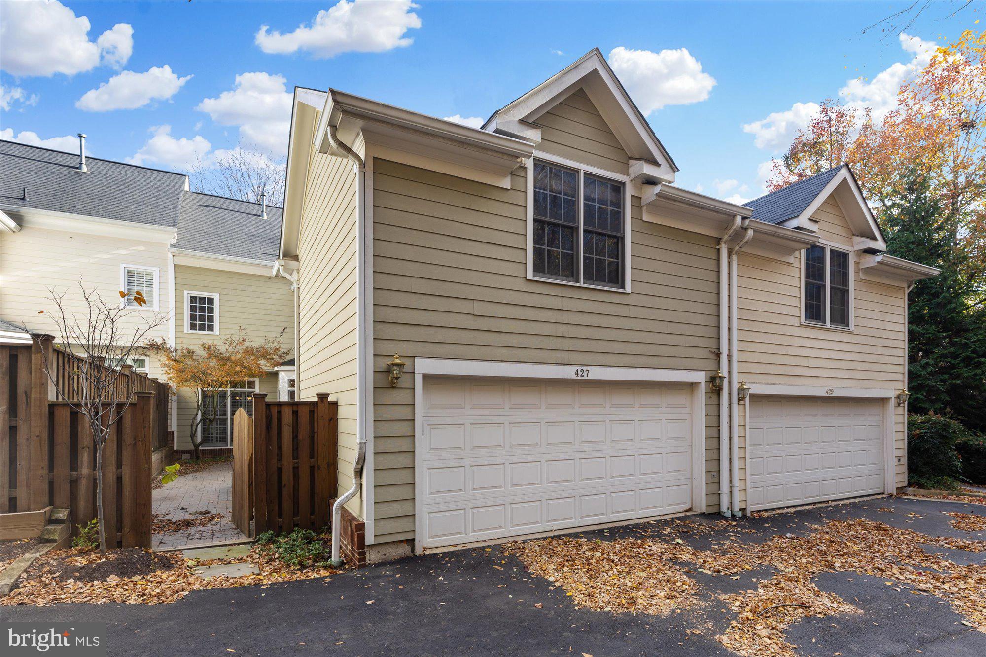 RILEY - Residential Lease