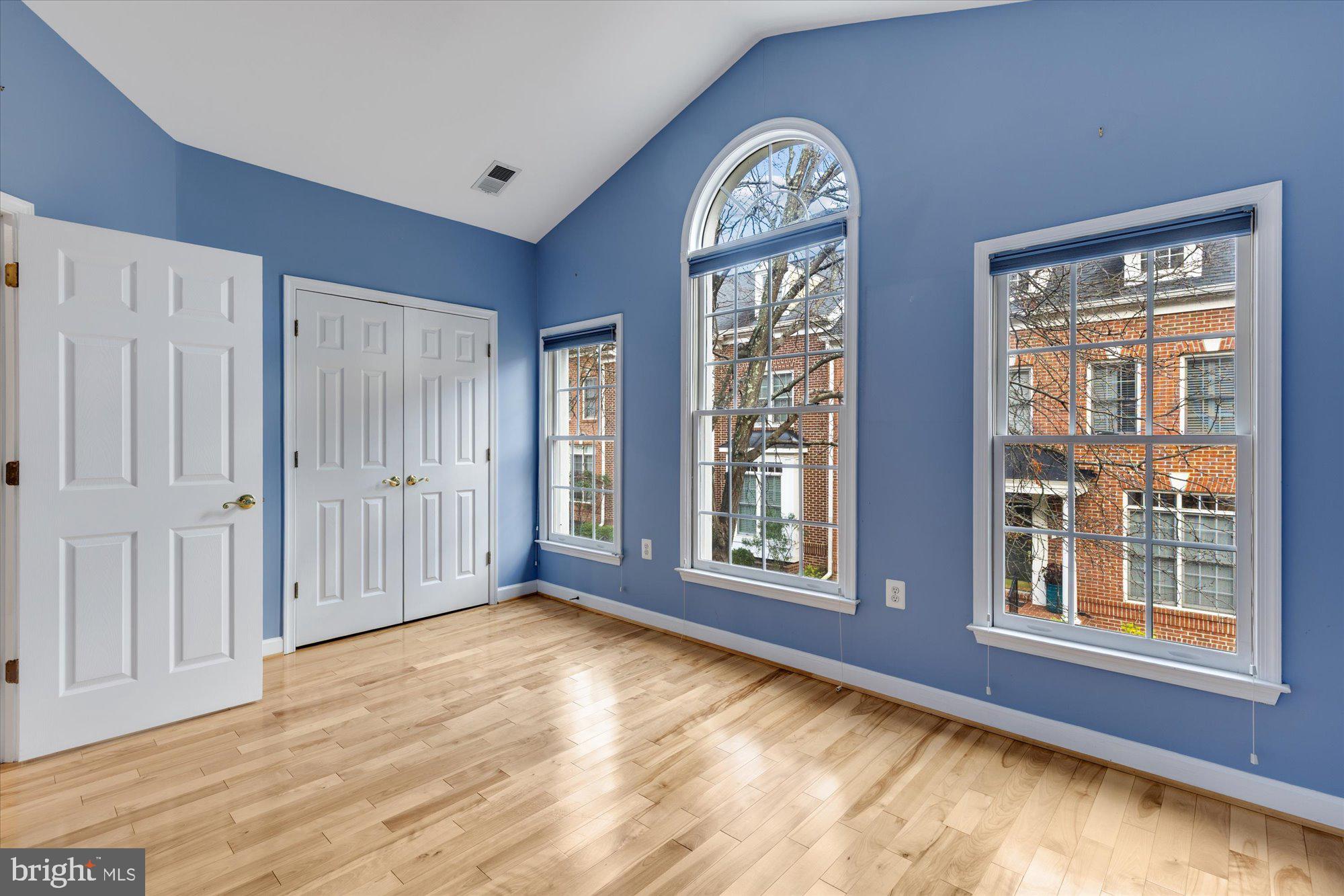 RILEY - Residential Lease