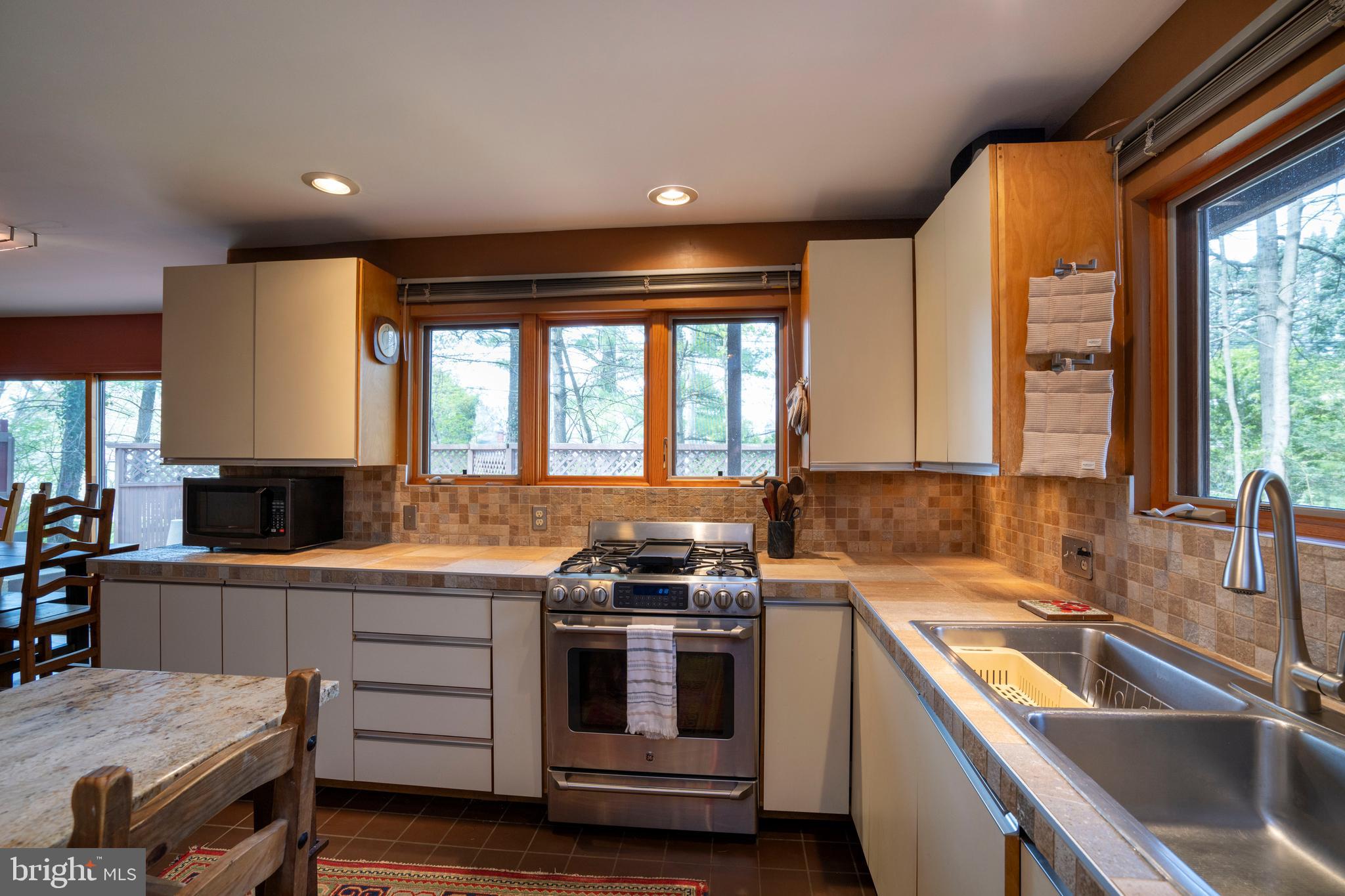 COLLEGE HEIGHTS - Residential