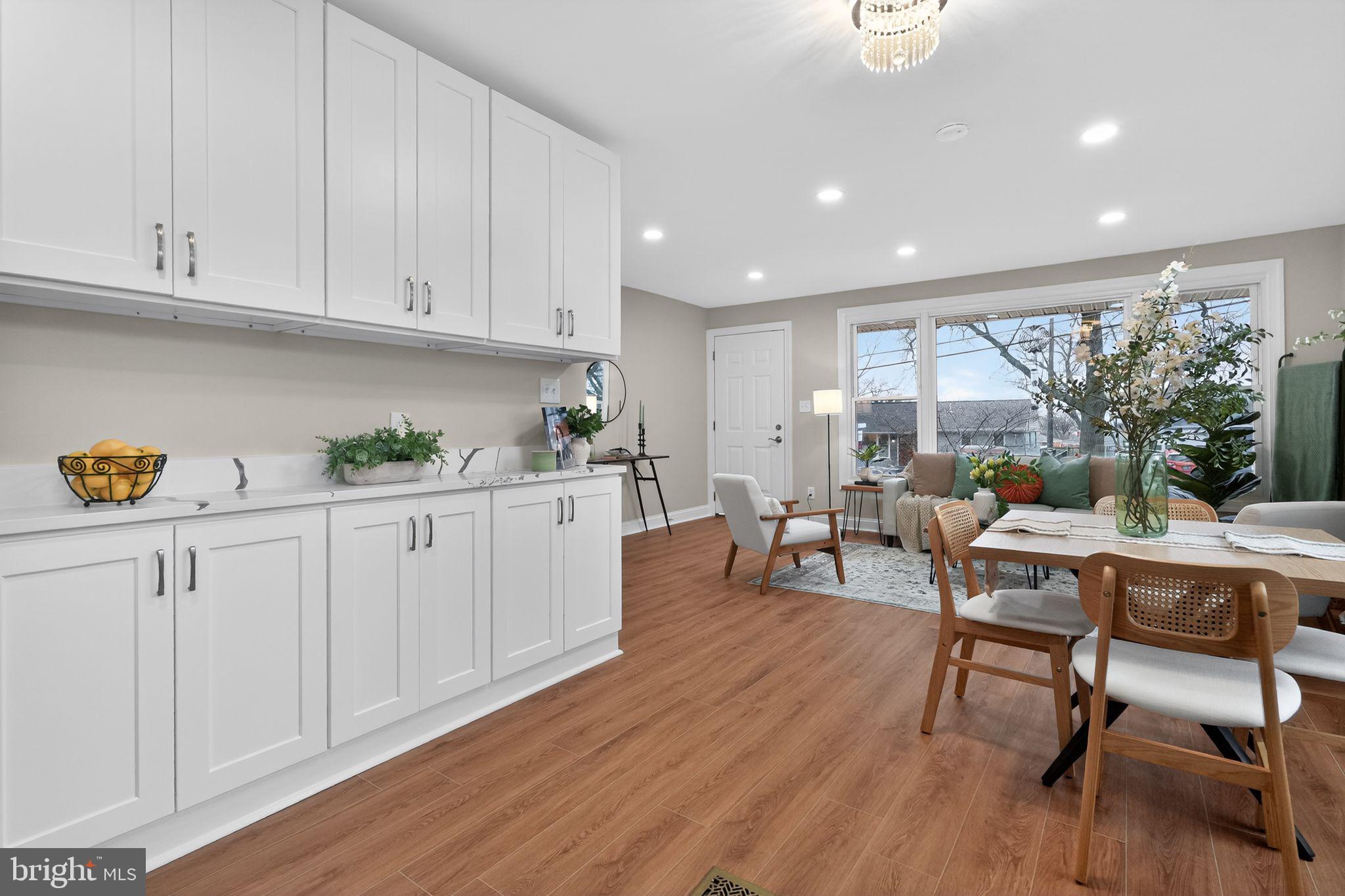 CAROLE HIGHLANDS - Residential