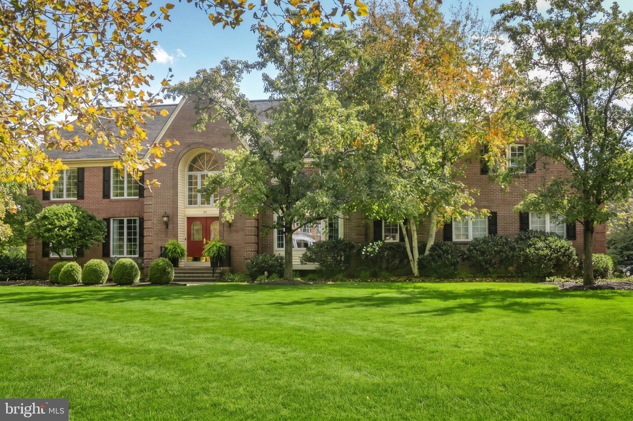24 BUCKINGHAM DRIVE