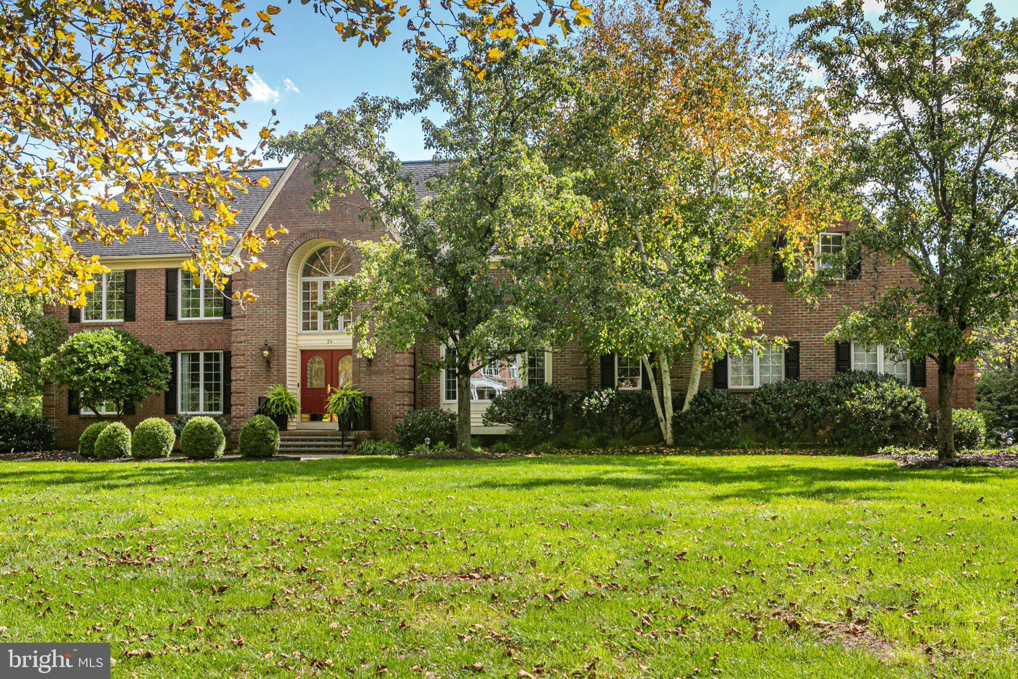 24 BUCKINGHAM DRIVE